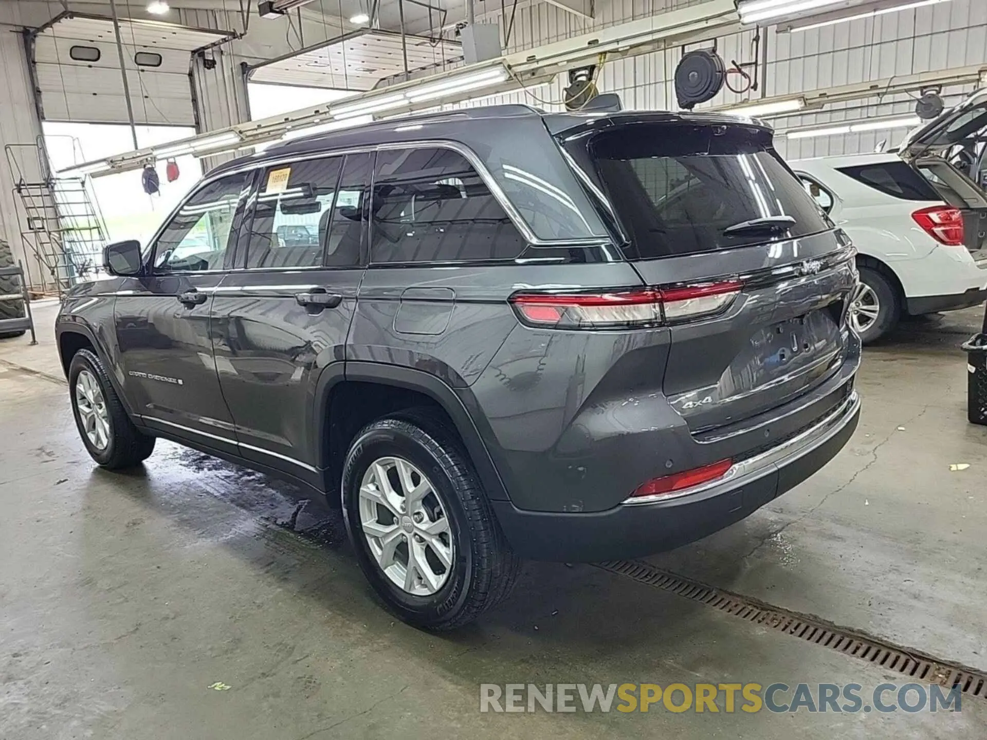 4 Photograph of a damaged car 1C4RJHBG4PC634367 JEEP GRAND CHEROKEE 2023