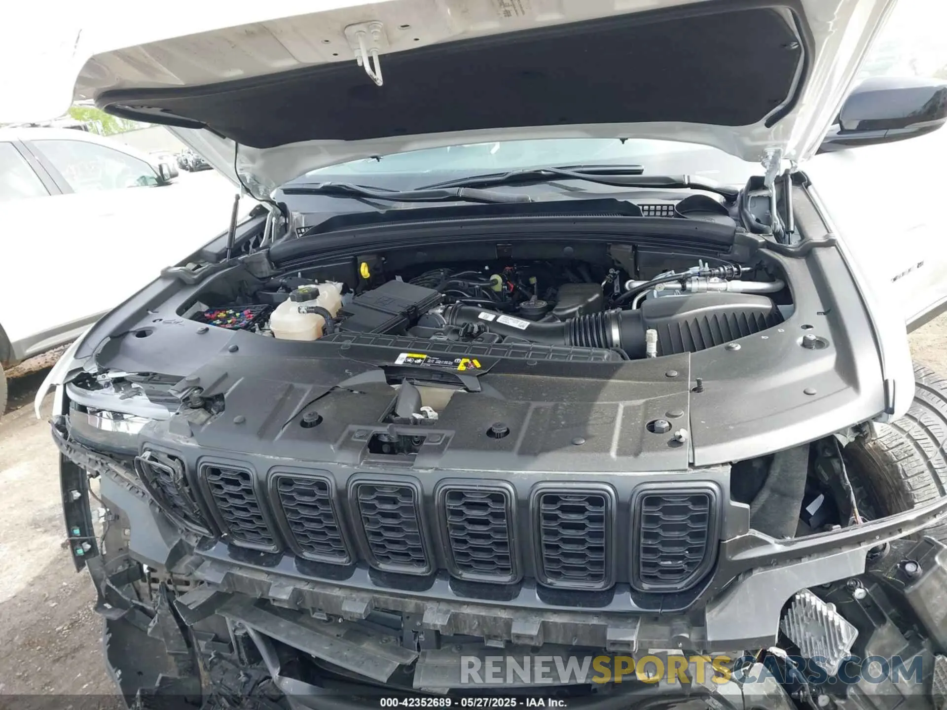 10 Photograph of a damaged car 1C4RJHBG5PC643014 JEEP GRAND CHEROKEE 2023