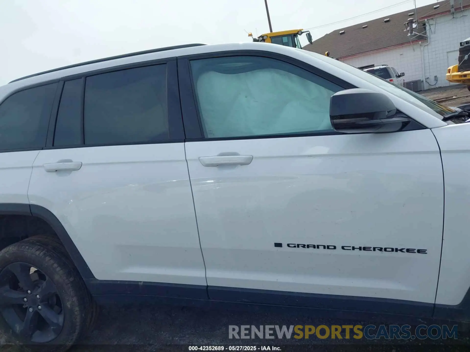 13 Photograph of a damaged car 1C4RJHBG5PC643014 JEEP GRAND CHEROKEE 2023