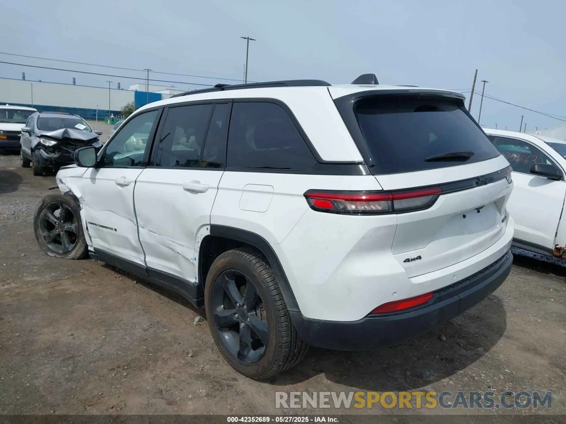 3 Photograph of a damaged car 1C4RJHBG5PC643014 JEEP GRAND CHEROKEE 2023