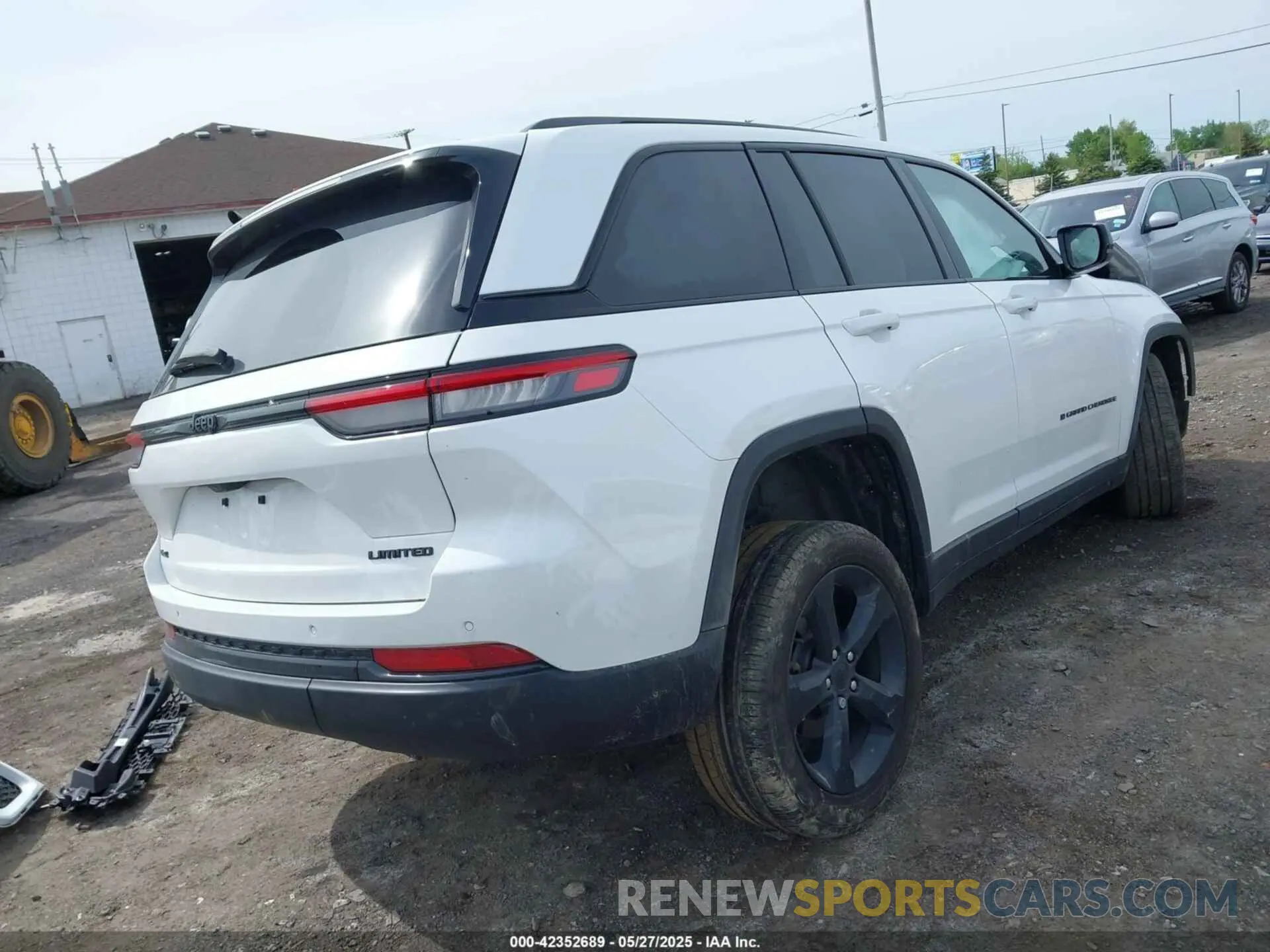 4 Photograph of a damaged car 1C4RJHBG5PC643014 JEEP GRAND CHEROKEE 2023