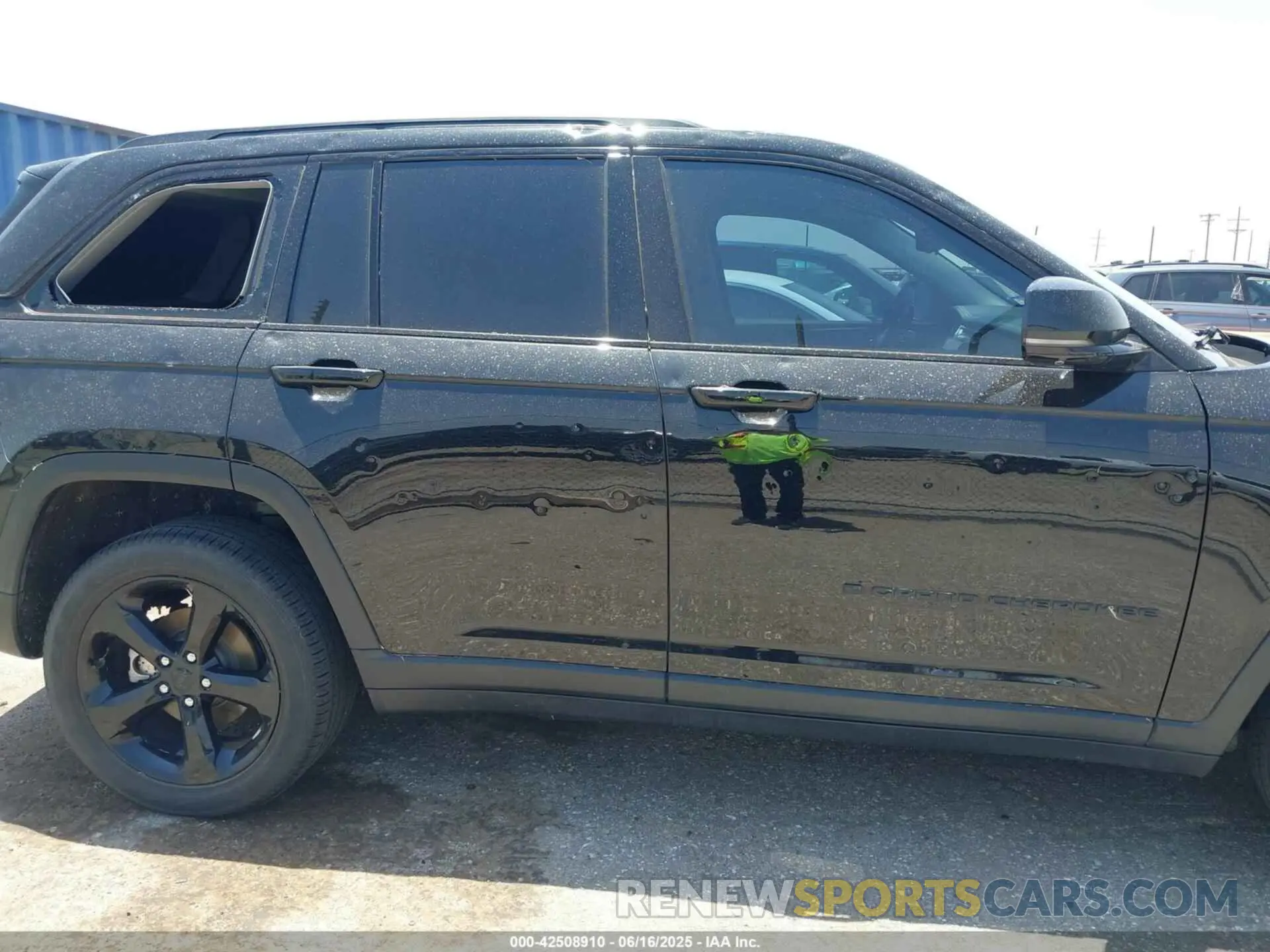 13 Photograph of a damaged car 1C4RJHBG6PC565925 JEEP GRAND CHEROKEE 2023