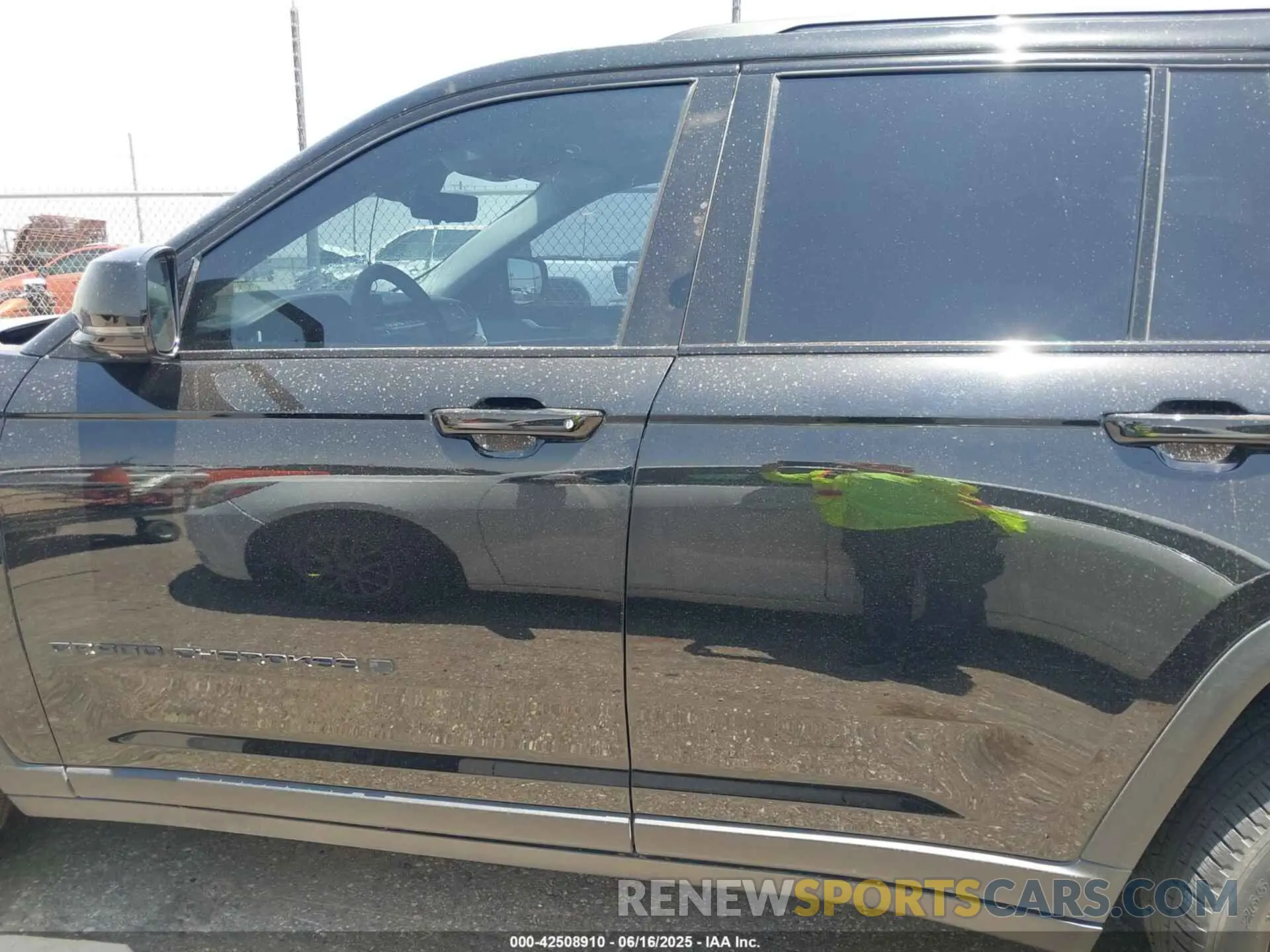 14 Photograph of a damaged car 1C4RJHBG6PC565925 JEEP GRAND CHEROKEE 2023