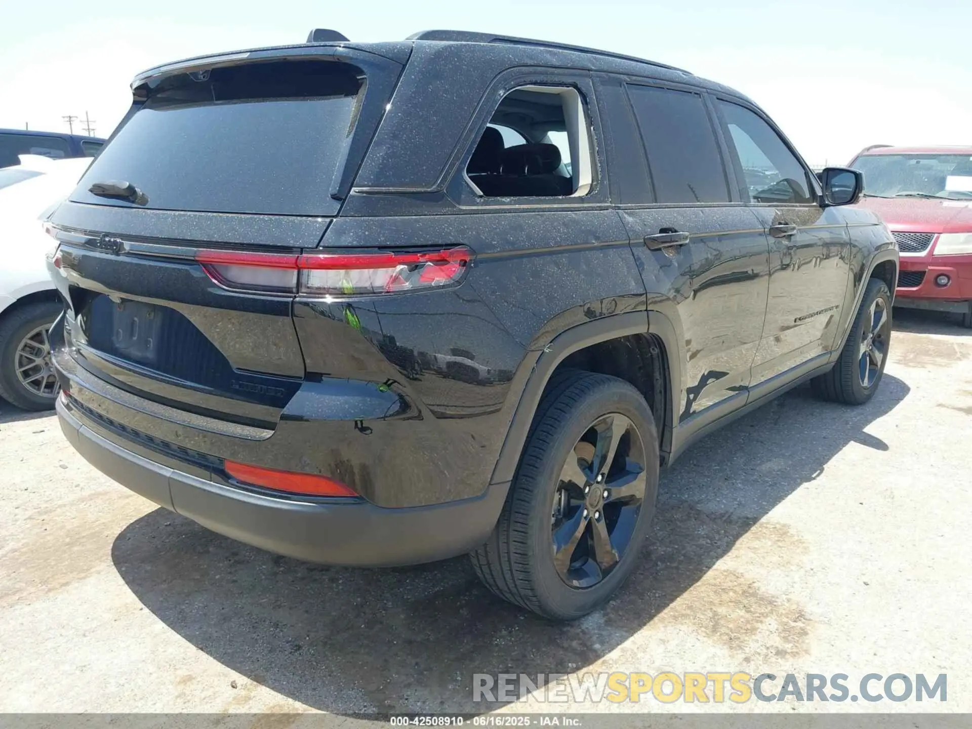4 Photograph of a damaged car 1C4RJHBG6PC565925 JEEP GRAND CHEROKEE 2023