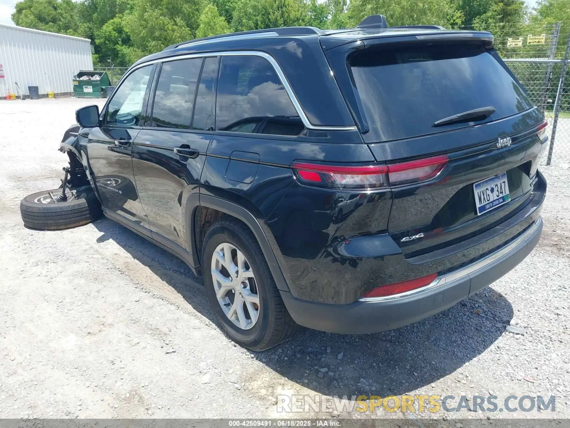 3 Photograph of a damaged car 1C4RJHBG6PC641014 JEEP GRAND CHEROKEE 2023