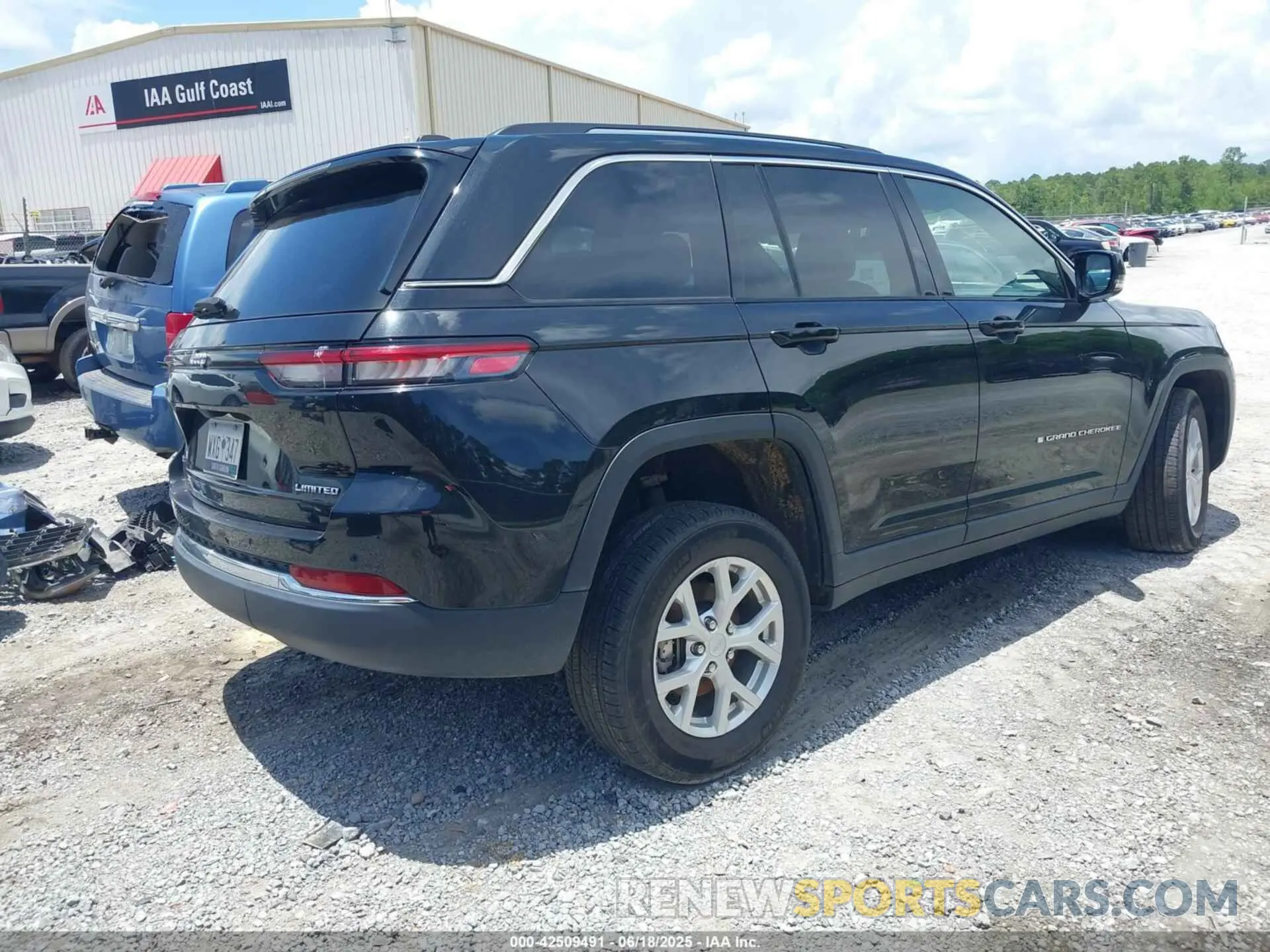 4 Photograph of a damaged car 1C4RJHBG6PC641014 JEEP GRAND CHEROKEE 2023