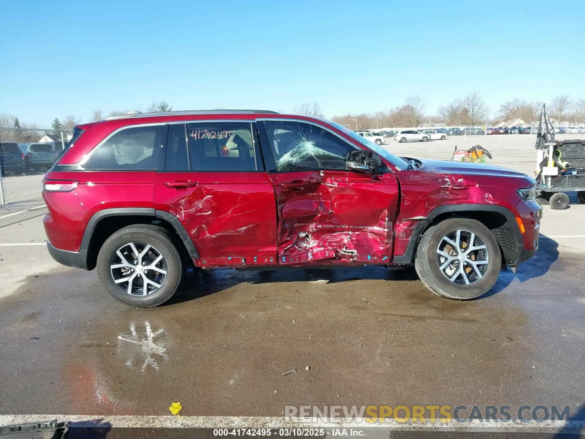 14 Photograph of a damaged car 1C4RJHBG7PC536384 JEEP GRAND CHEROKEE 2023