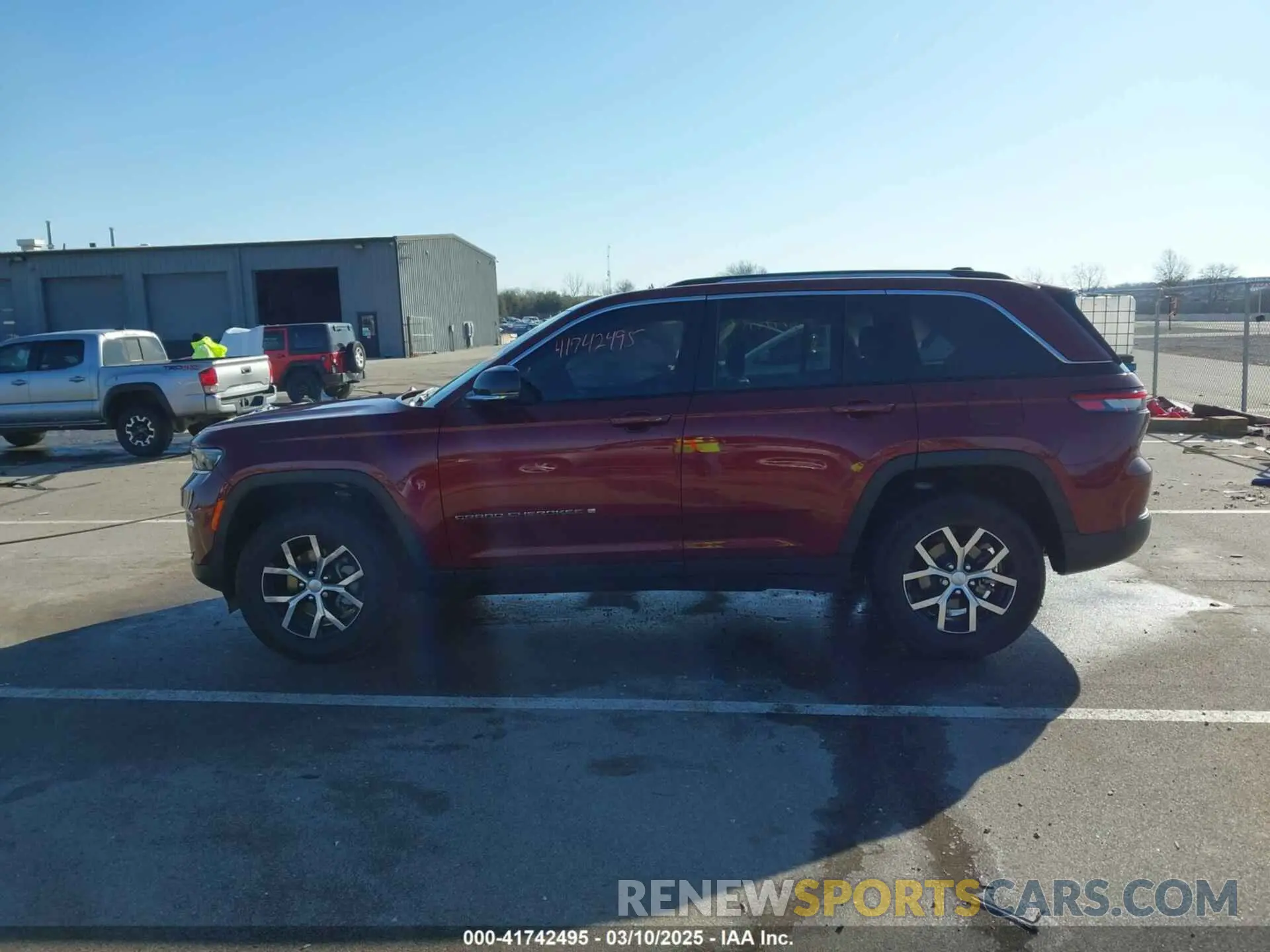 15 Photograph of a damaged car 1C4RJHBG7PC536384 JEEP GRAND CHEROKEE 2023