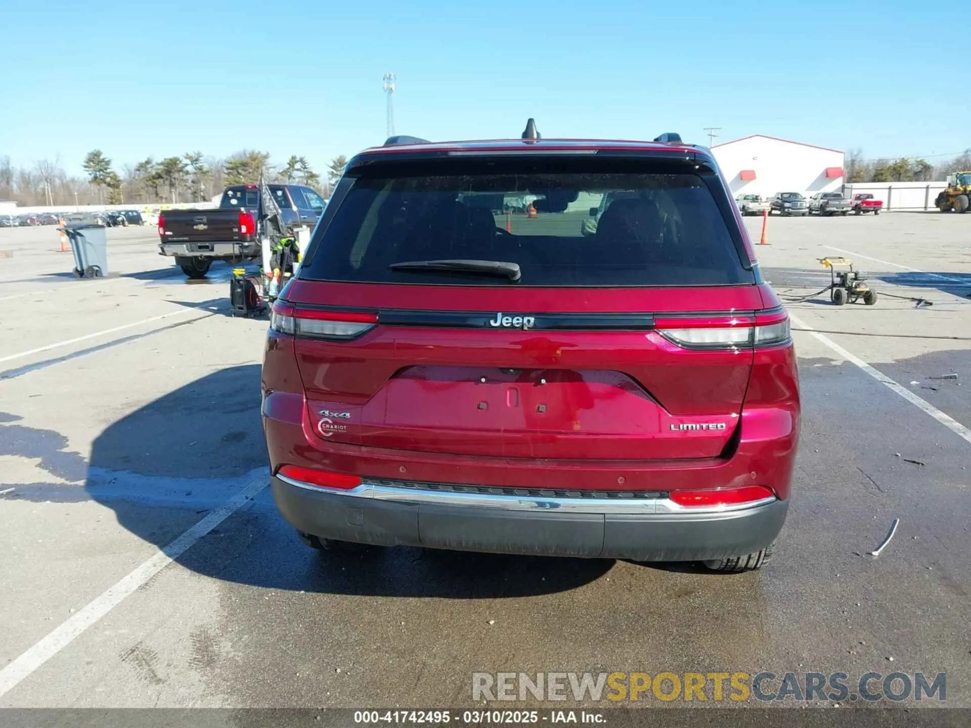 17 Photograph of a damaged car 1C4RJHBG7PC536384 JEEP GRAND CHEROKEE 2023