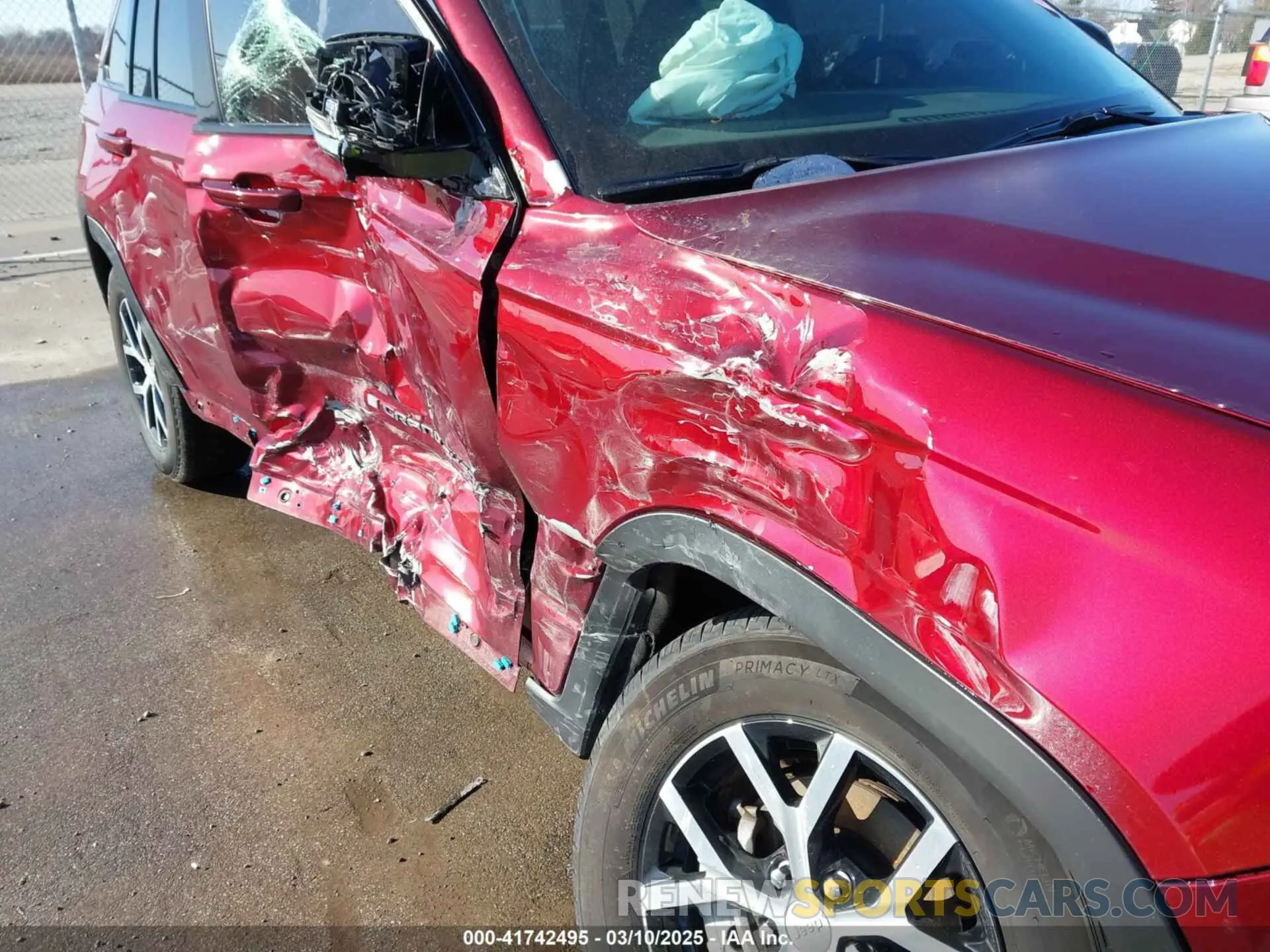 19 Photograph of a damaged car 1C4RJHBG7PC536384 JEEP GRAND CHEROKEE 2023
