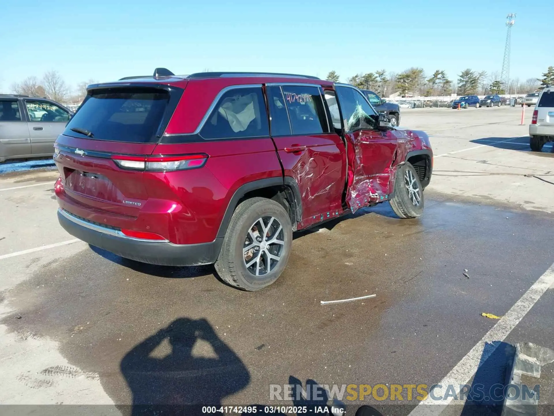 4 Photograph of a damaged car 1C4RJHBG7PC536384 JEEP GRAND CHEROKEE 2023