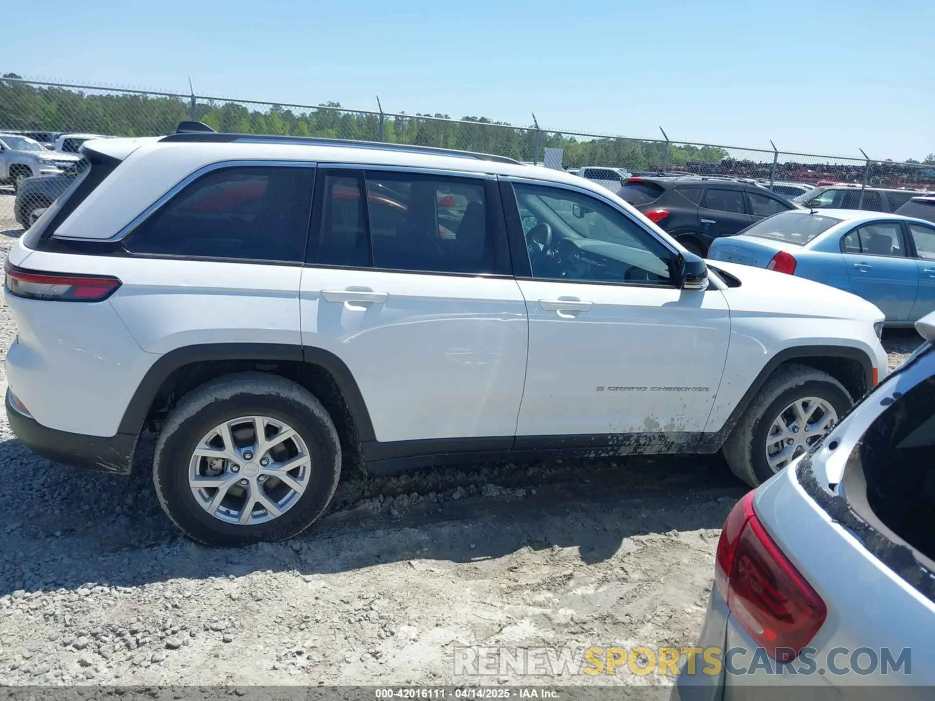 13 Photograph of a damaged car 1C4RJHBG8PC512692 JEEP GRAND CHEROKEE 2023