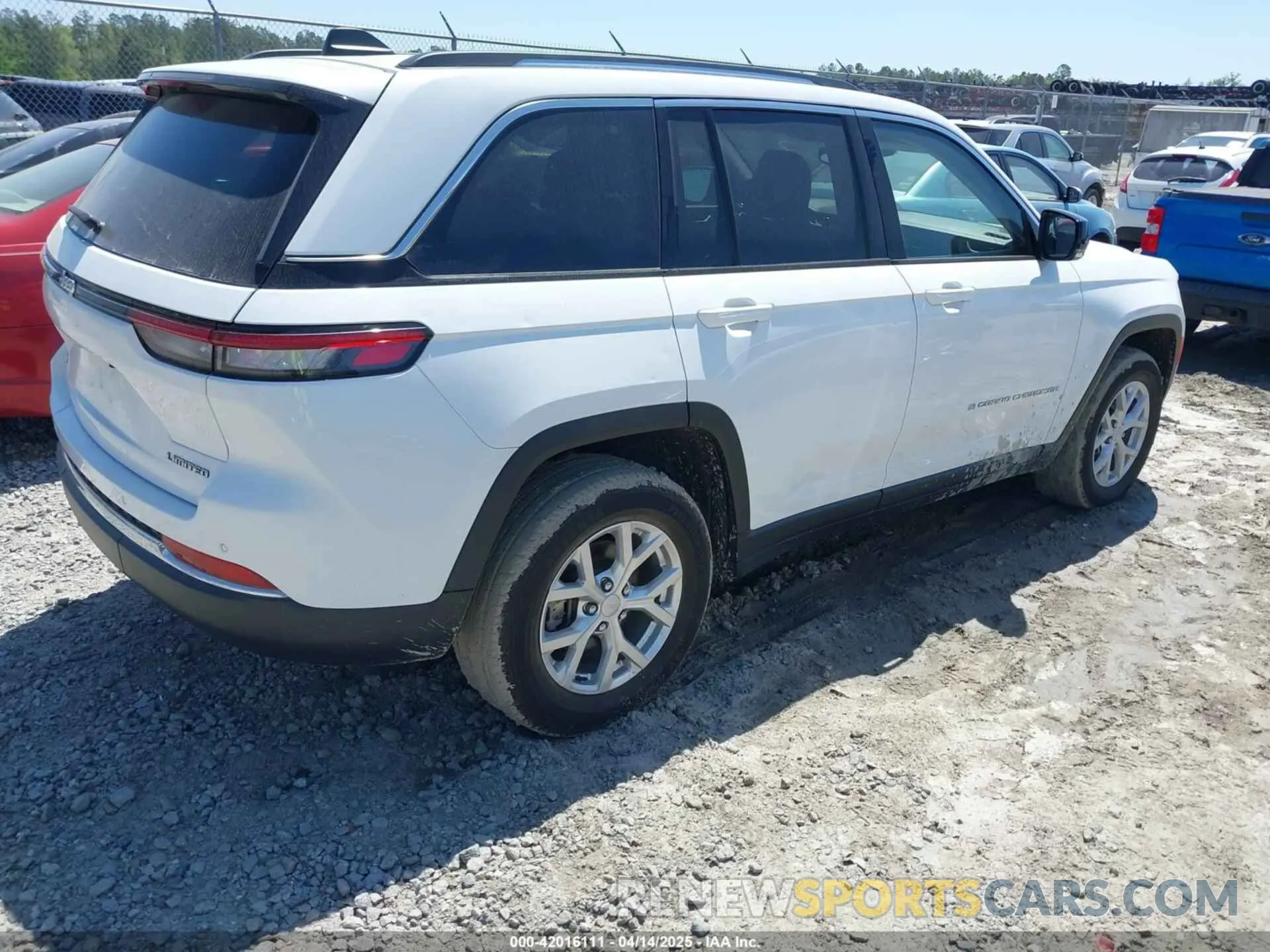 4 Photograph of a damaged car 1C4RJHBG8PC512692 JEEP GRAND CHEROKEE 2023