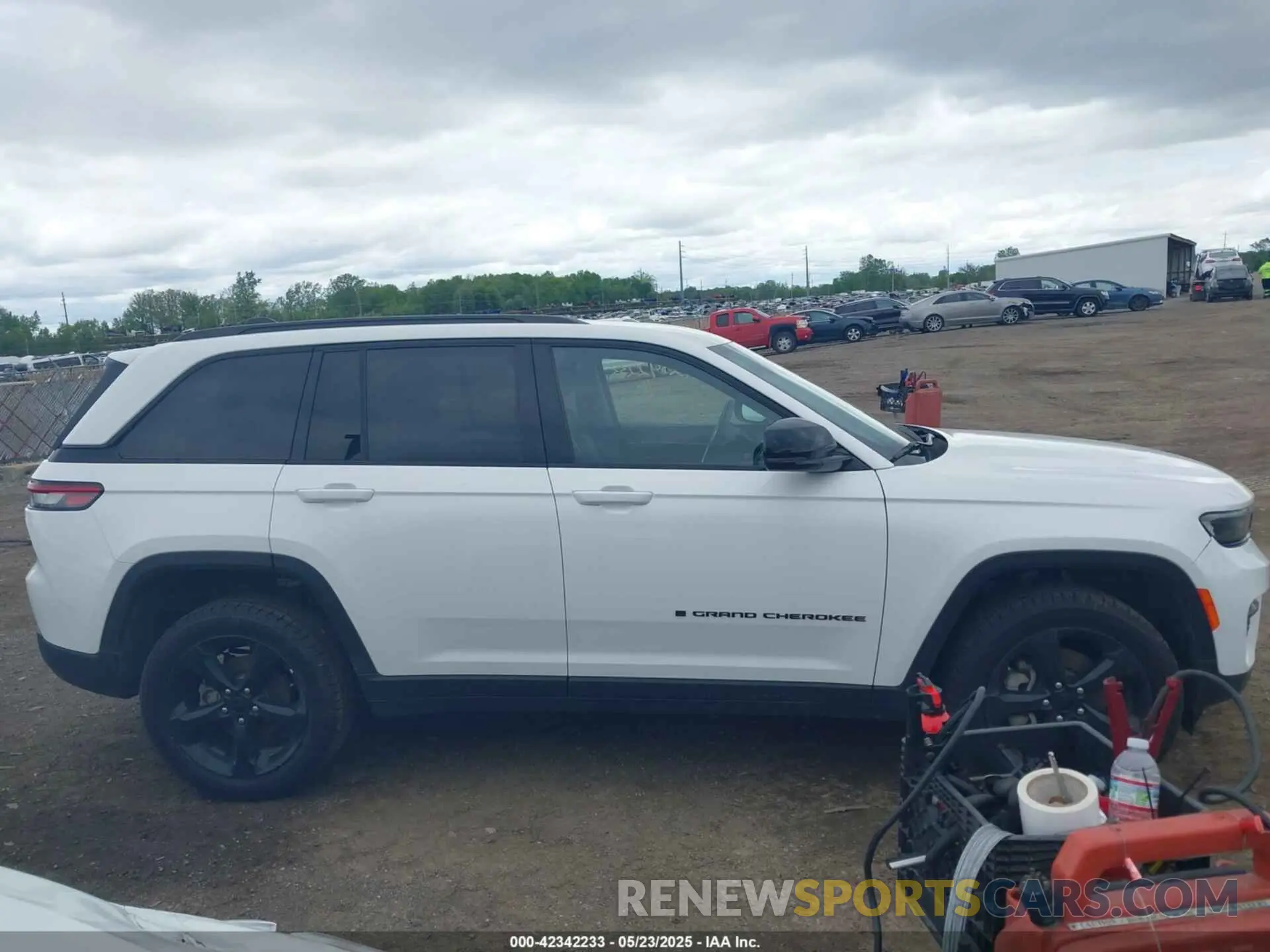 13 Photograph of a damaged car 1C4RJHBG8PC518881 JEEP GRAND CHEROKEE 2023