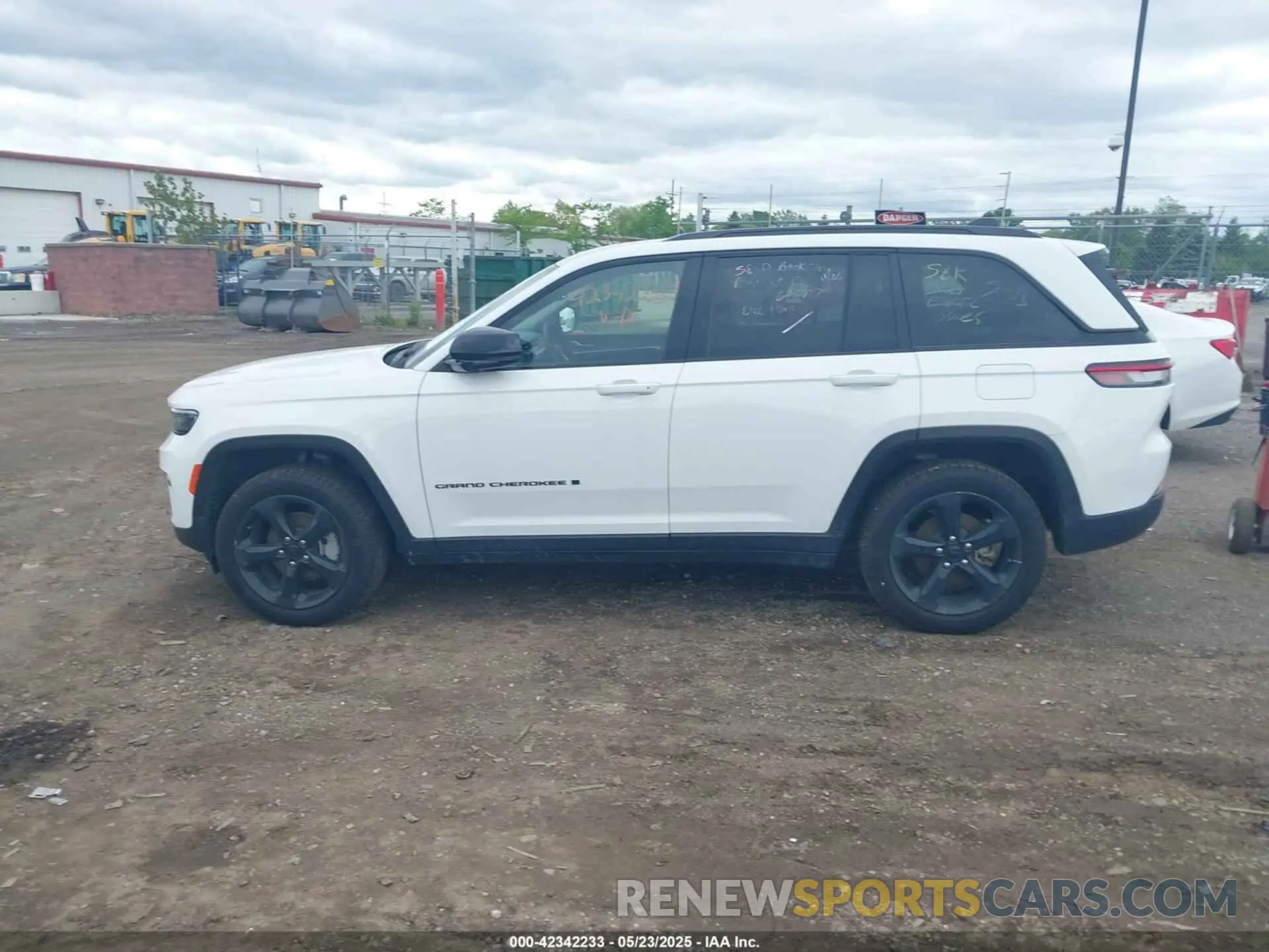 14 Photograph of a damaged car 1C4RJHBG8PC518881 JEEP GRAND CHEROKEE 2023