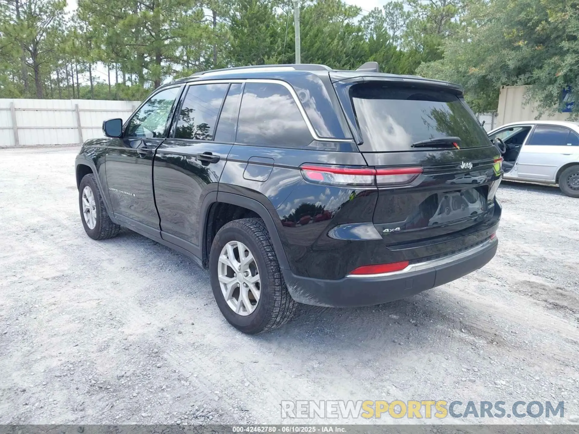 3 Photograph of a damaged car 1C4RJHBG8PC525457 JEEP GRAND CHEROKEE 2023