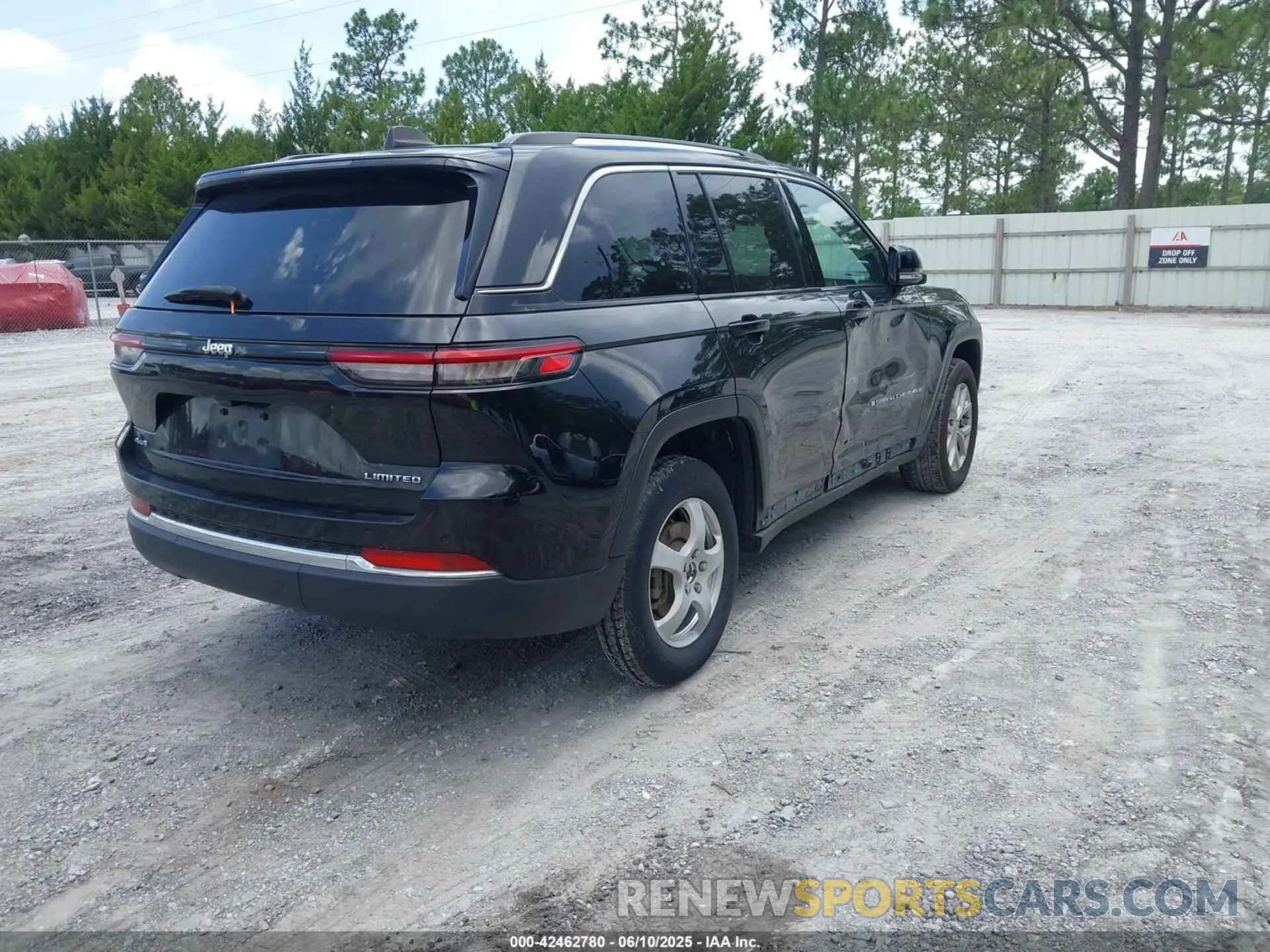 4 Photograph of a damaged car 1C4RJHBG8PC525457 JEEP GRAND CHEROKEE 2023