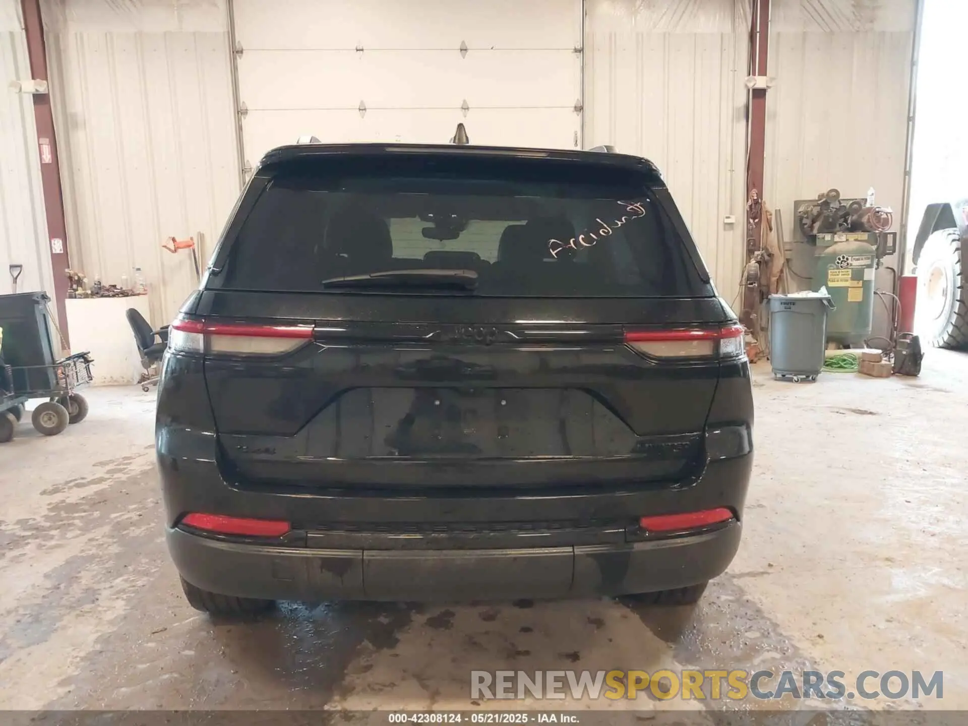 17 Photograph of a damaged car 1C4RJHBG8PC541884 JEEP GRAND CHEROKEE 2023
