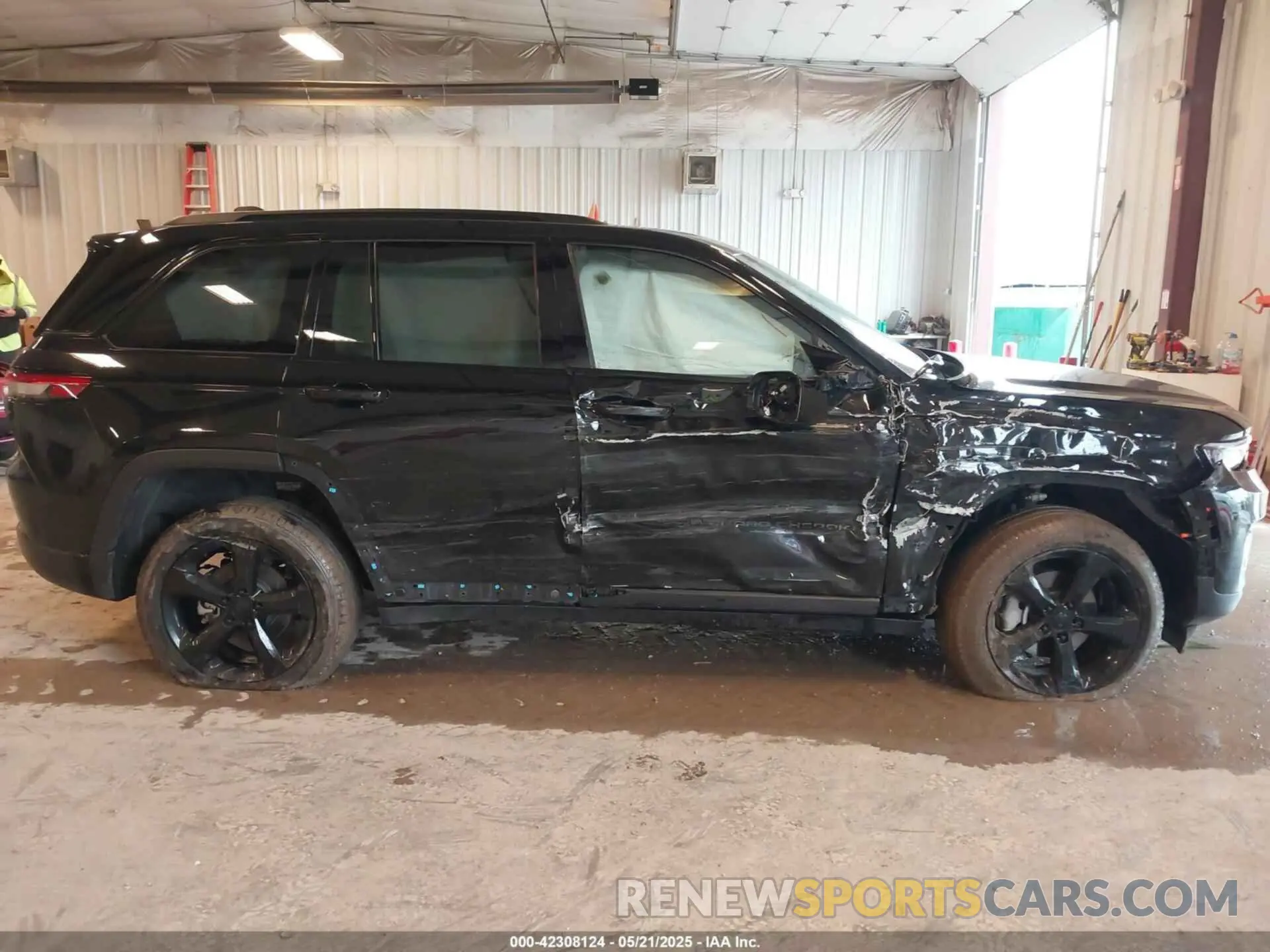 6 Photograph of a damaged car 1C4RJHBG8PC541884 JEEP GRAND CHEROKEE 2023