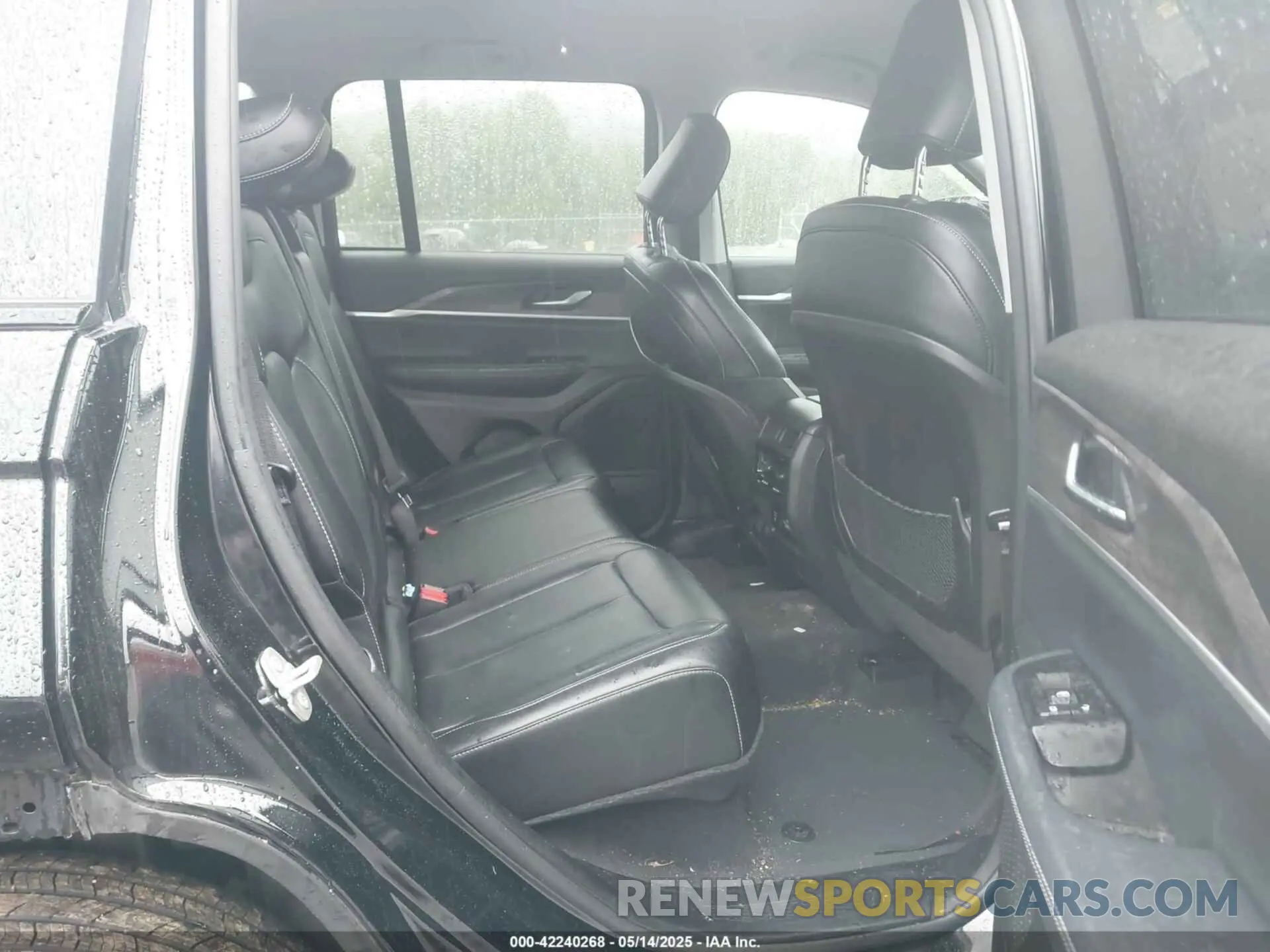 8 Photograph of a damaged car 1C4RJHBG8PC606569 JEEP GRAND CHEROKEE 2023