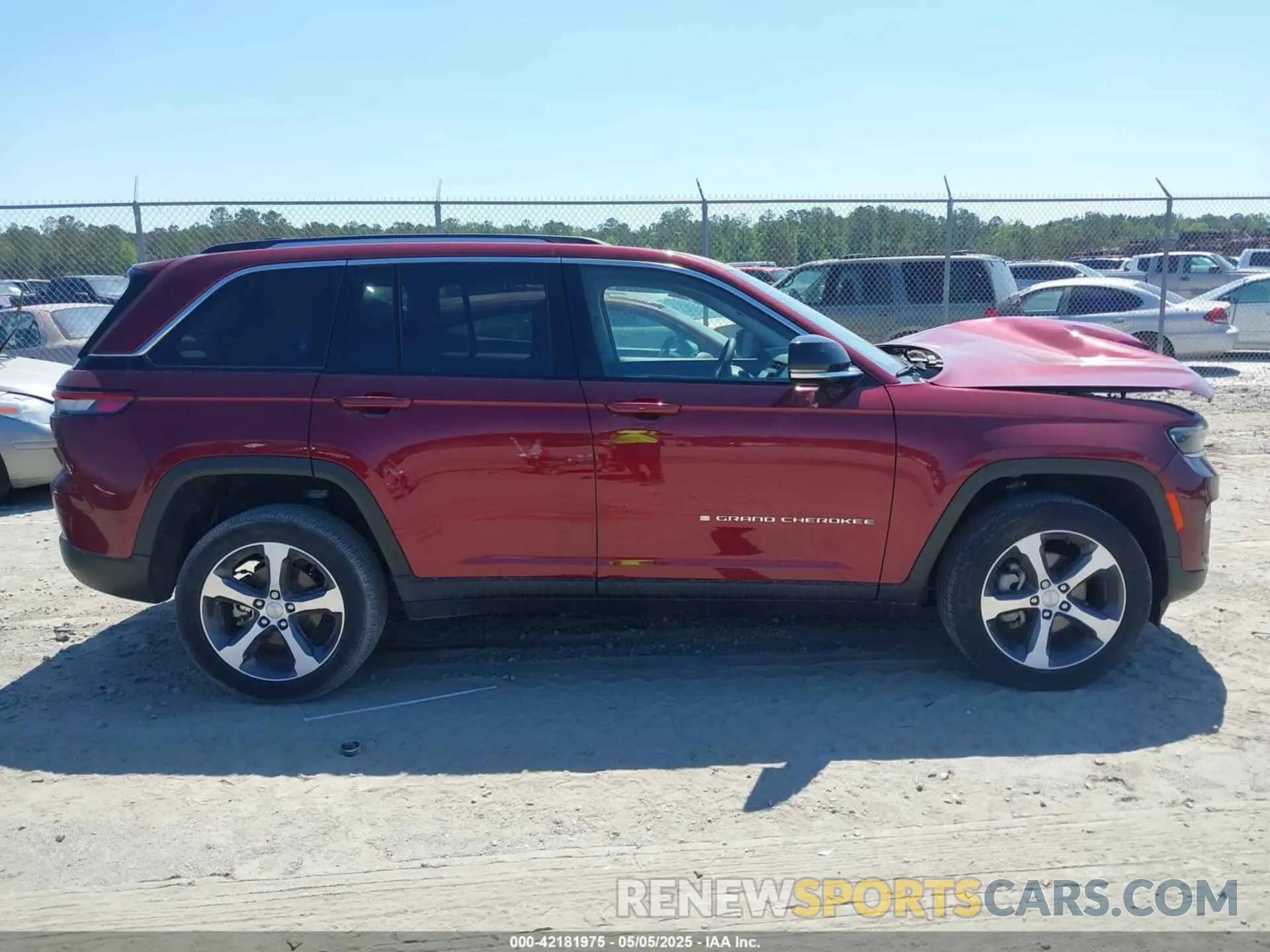 13 Photograph of a damaged car 1C4RJHBGXPC531390 JEEP GRAND CHEROKEE 2023