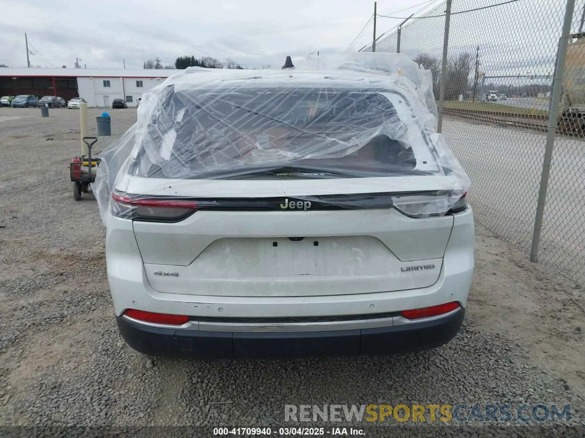 17 Photograph of a damaged car 1C4RJHBGXPC580878 JEEP GRAND CHEROKEE 2023