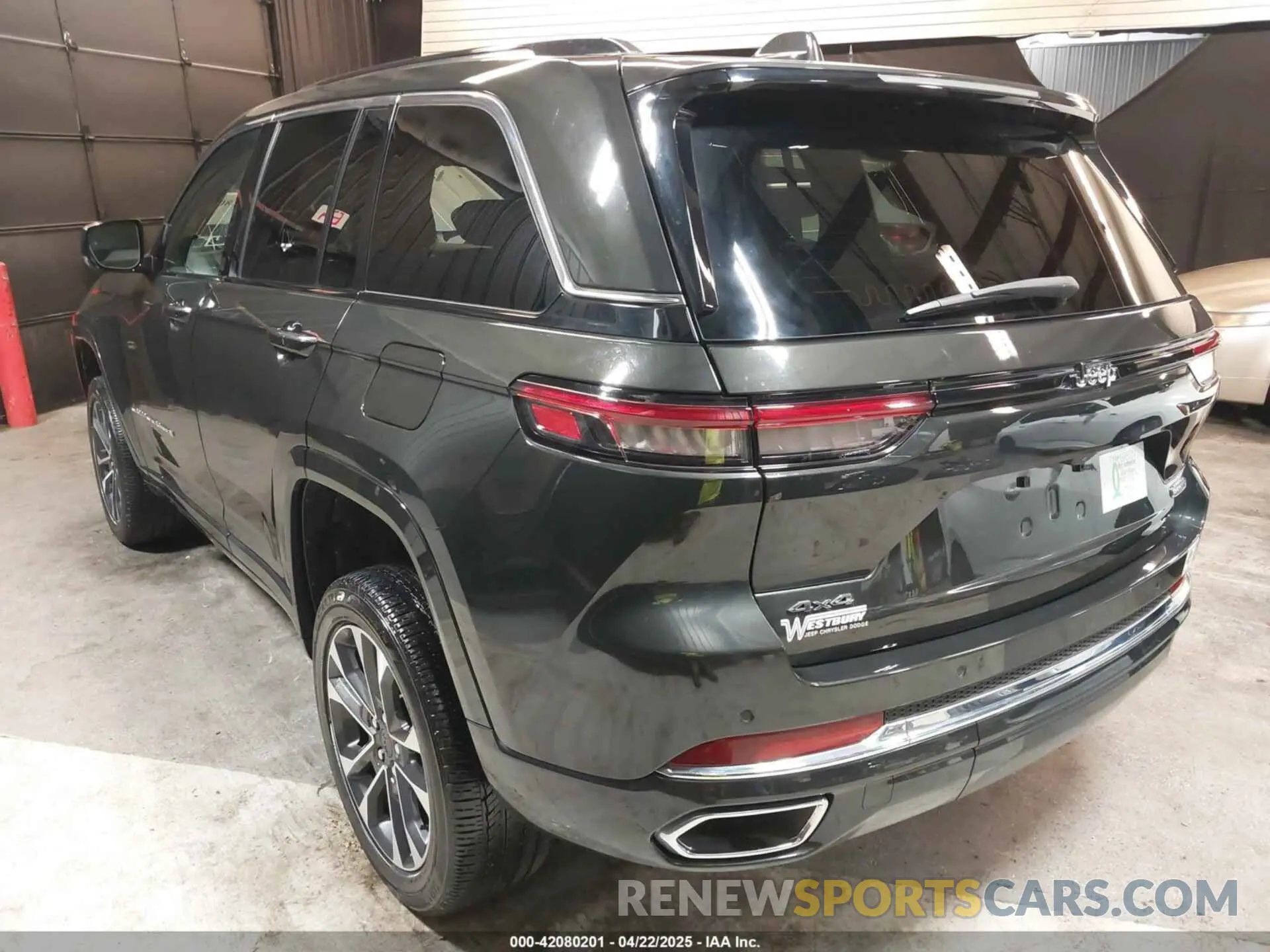 3 Photograph of a damaged car 1C4RJHDG0P8701157 JEEP GRAND CHEROKEE 2023