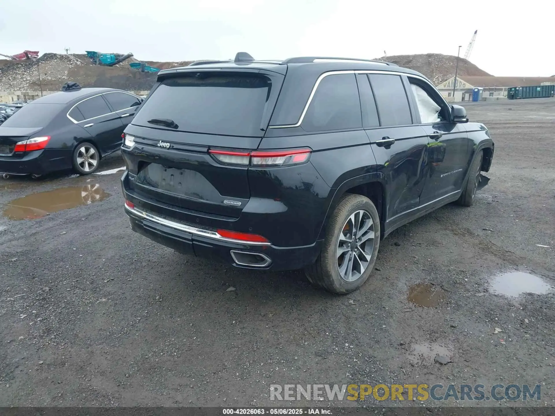 4 Photograph of a damaged car 1C4RJHDG2PC516797 JEEP GRAND CHEROKEE 2023