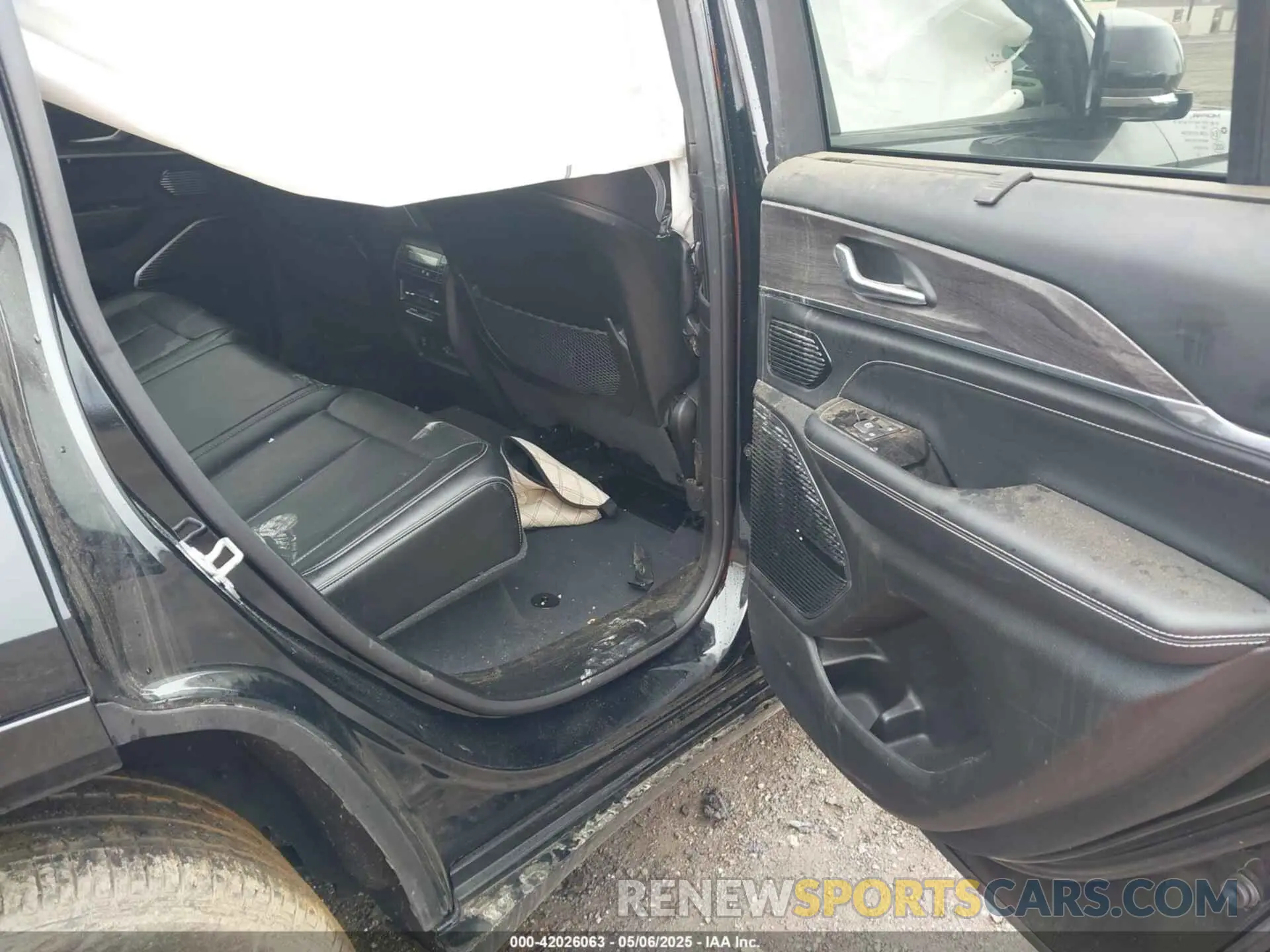 8 Photograph of a damaged car 1C4RJHDG2PC516797 JEEP GRAND CHEROKEE 2023