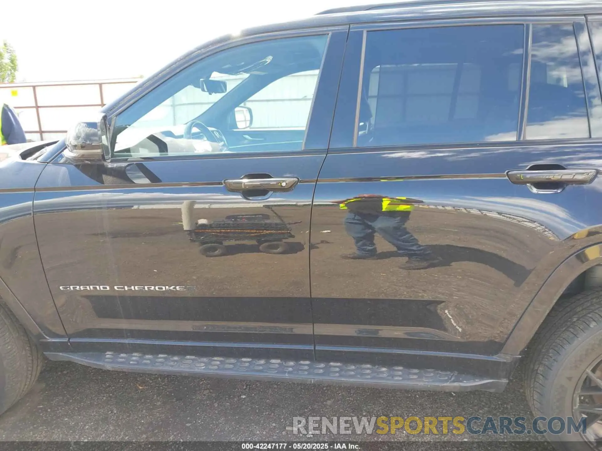 14 Photograph of a damaged car 1C4RJHDG2PC526889 JEEP GRAND CHEROKEE 2023