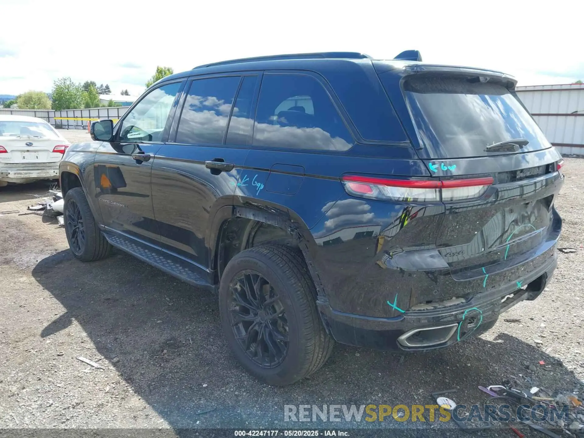 3 Photograph of a damaged car 1C4RJHDG2PC526889 JEEP GRAND CHEROKEE 2023