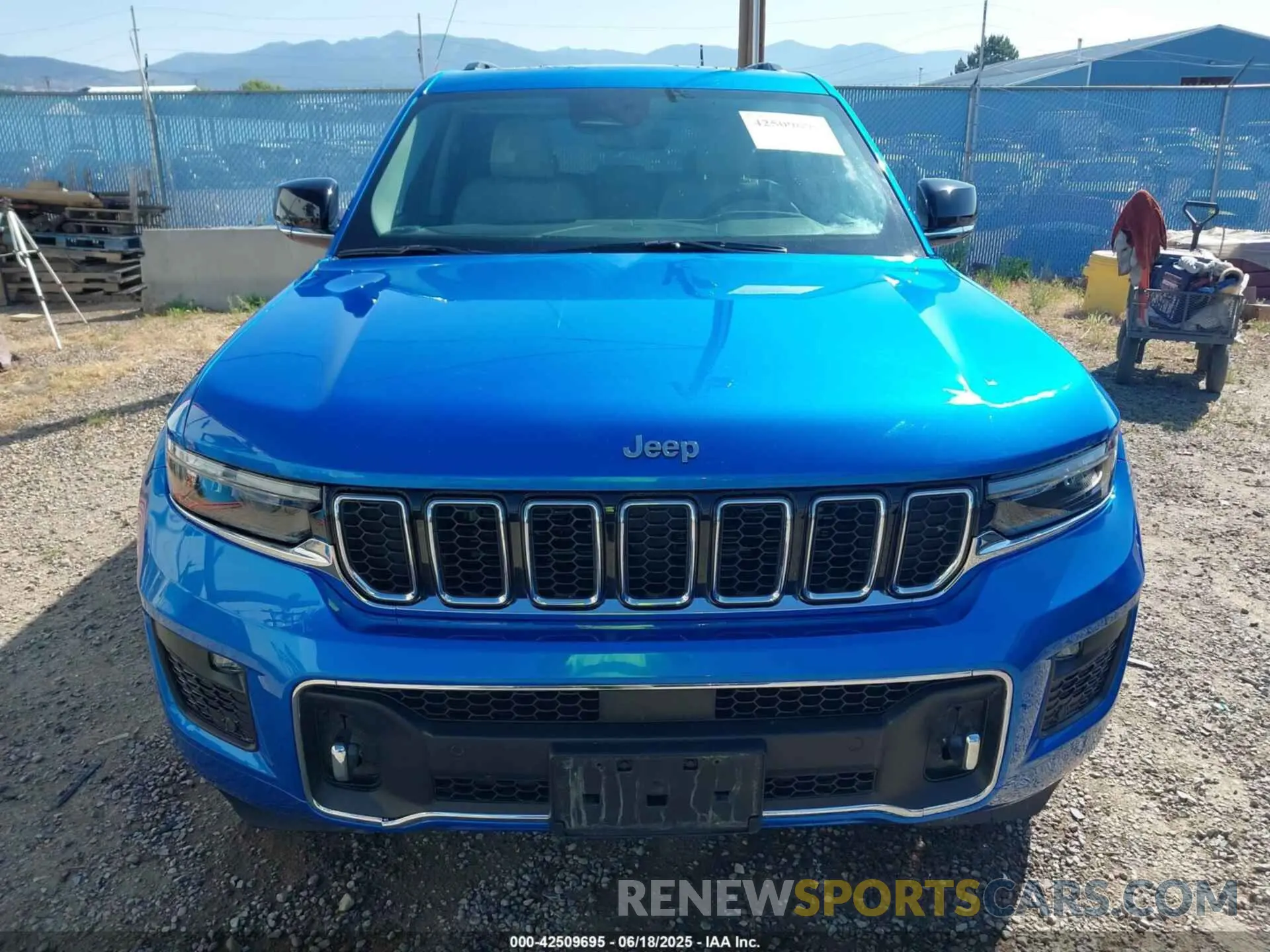 13 Photograph of a damaged car 1C4RJHDG4P8741175 JEEP GRAND CHEROKEE 2023