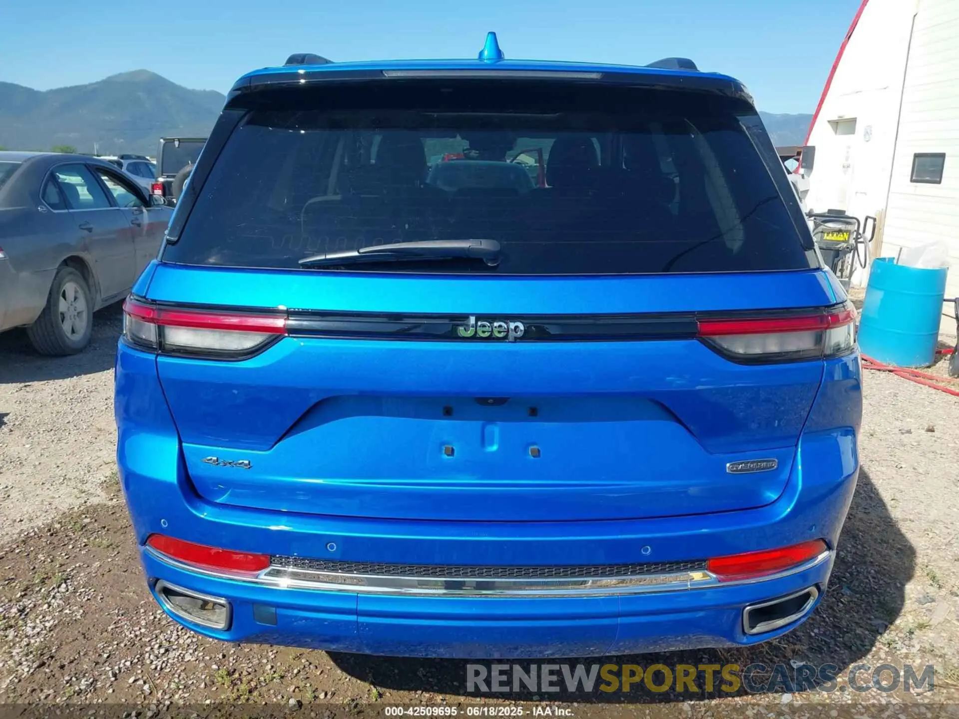 17 Photograph of a damaged car 1C4RJHDG4P8741175 JEEP GRAND CHEROKEE 2023