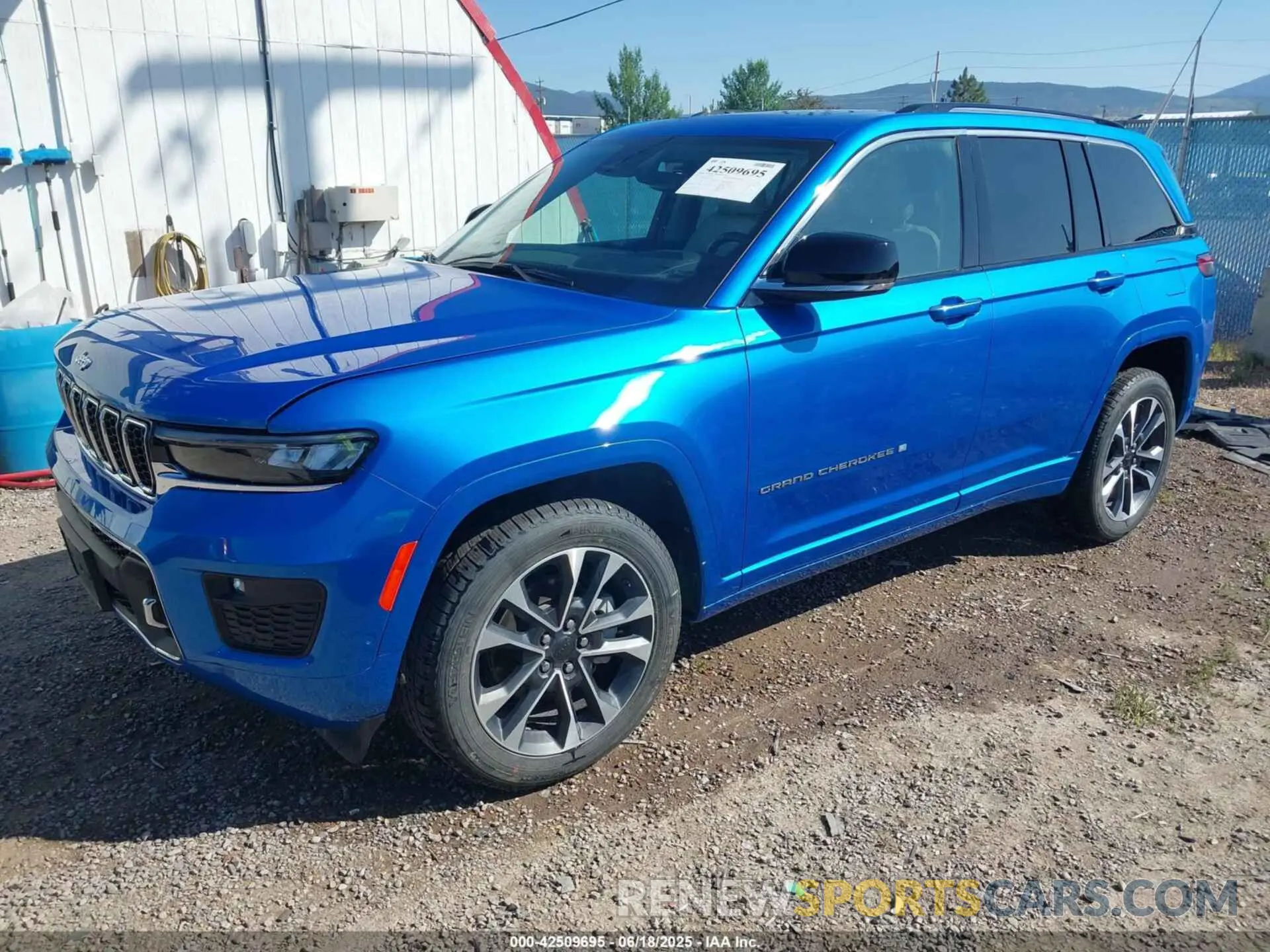 2 Photograph of a damaged car 1C4RJHDG4P8741175 JEEP GRAND CHEROKEE 2023