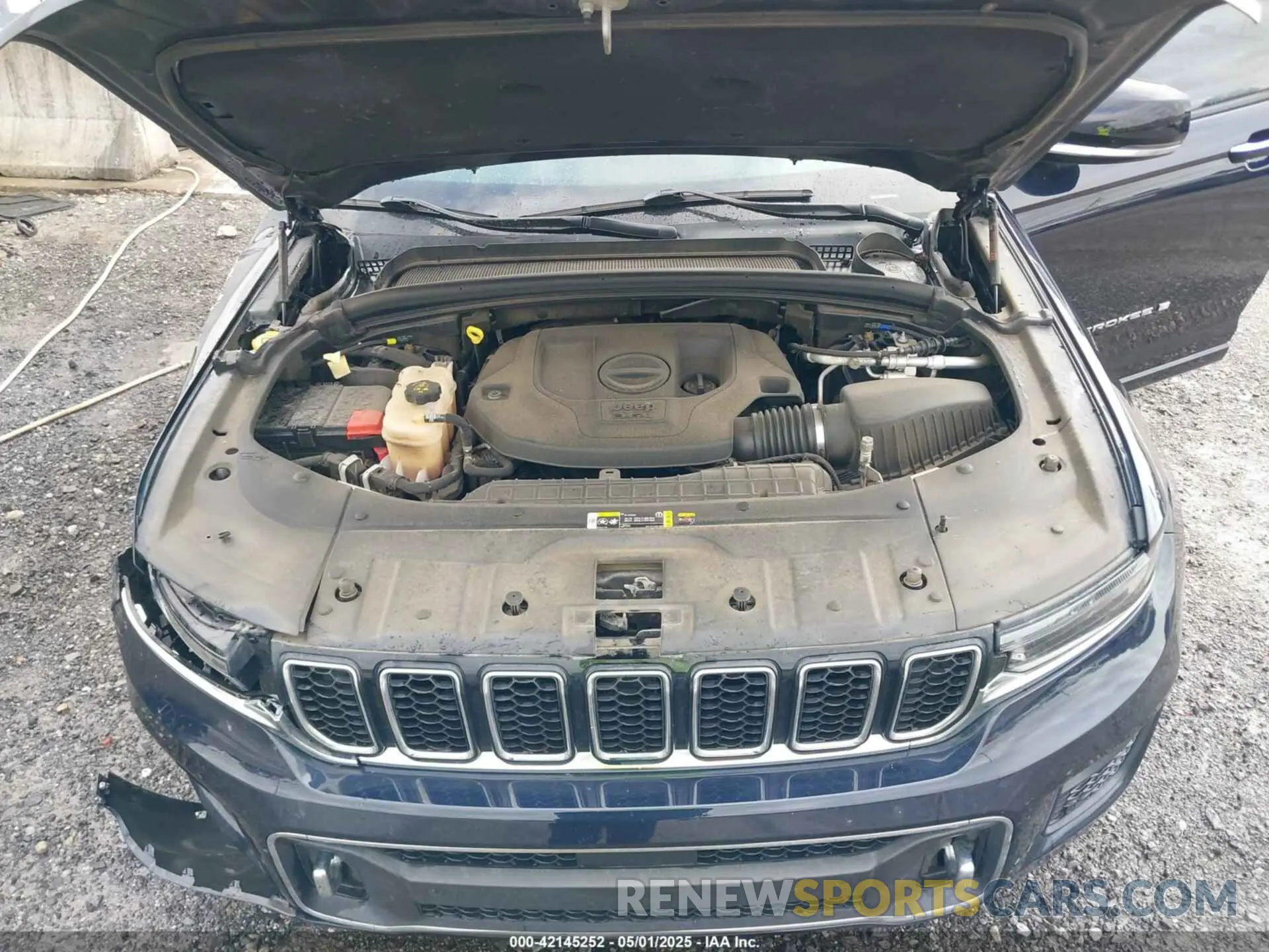 10 Photograph of a damaged car 1C4RJHDG8P8822650 JEEP GRAND CHEROKEE 2023
