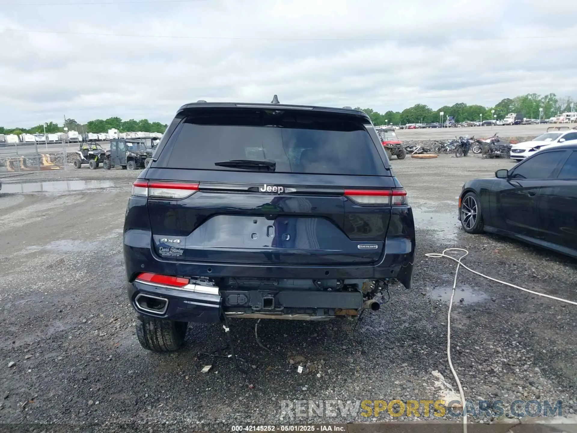 17 Photograph of a damaged car 1C4RJHDG8P8822650 JEEP GRAND CHEROKEE 2023