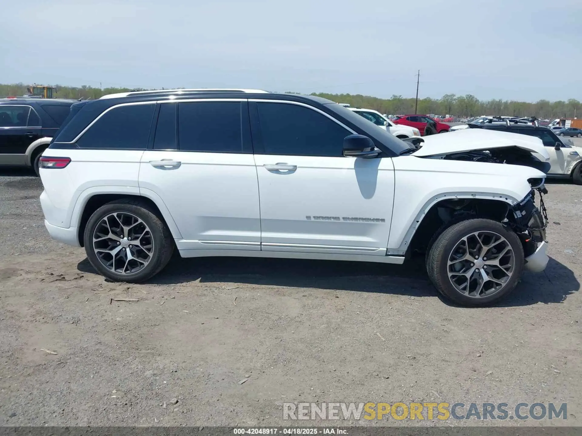 14 Photograph of a damaged car 1C4RJHEG9P8864131 JEEP GRAND CHEROKEE 2023