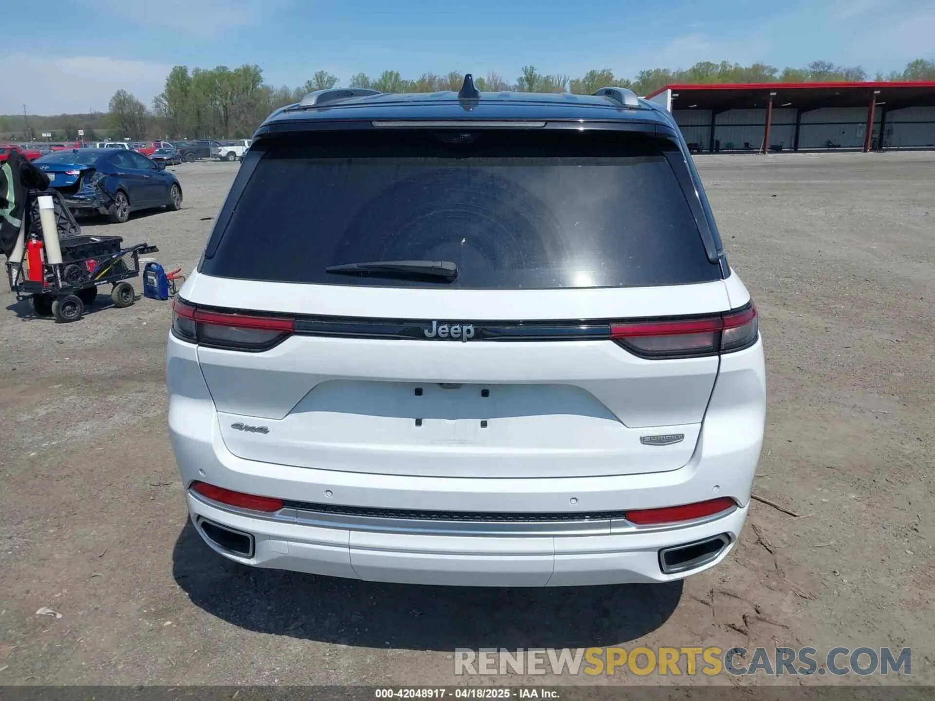 17 Photograph of a damaged car 1C4RJHEG9P8864131 JEEP GRAND CHEROKEE 2023