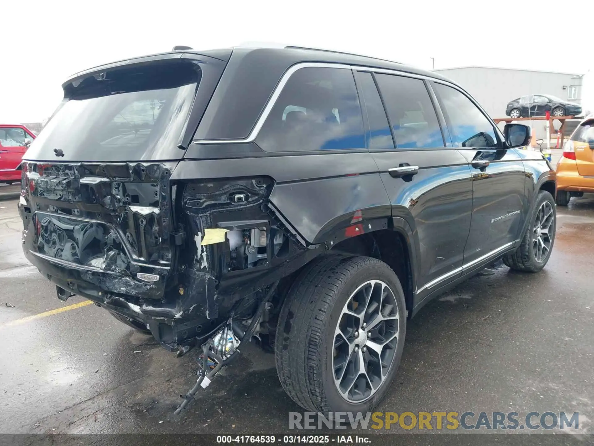 4 Photograph of a damaged car 1C4RJHEG9PC546975 JEEP GRAND CHEROKEE 2023
