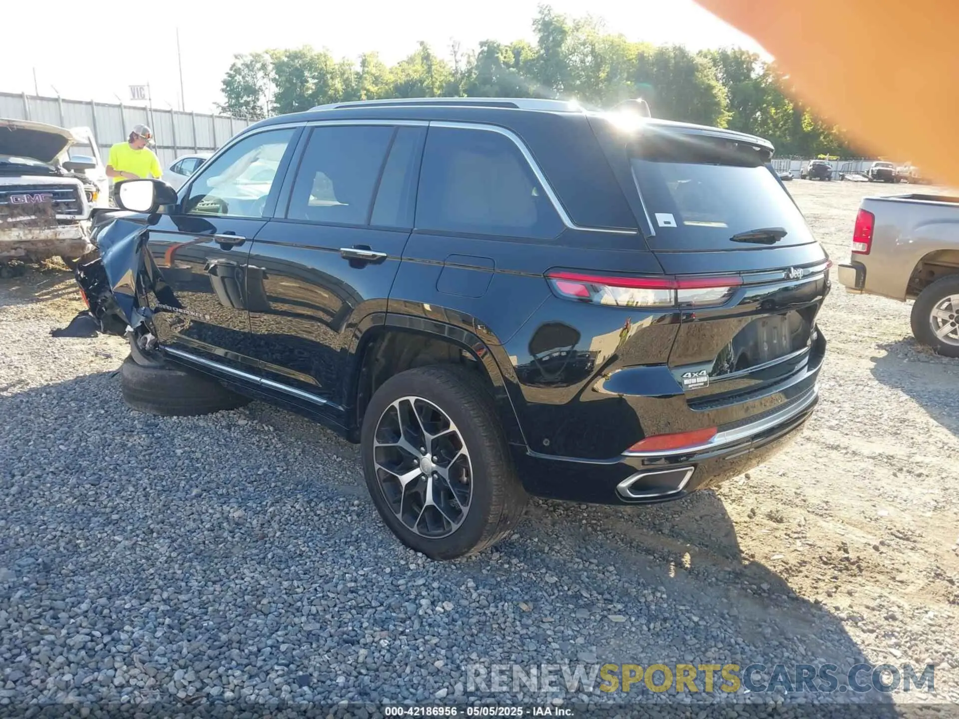 3 Photograph of a damaged car 1C4RJHEGXP8869192 JEEP GRAND CHEROKEE 2023