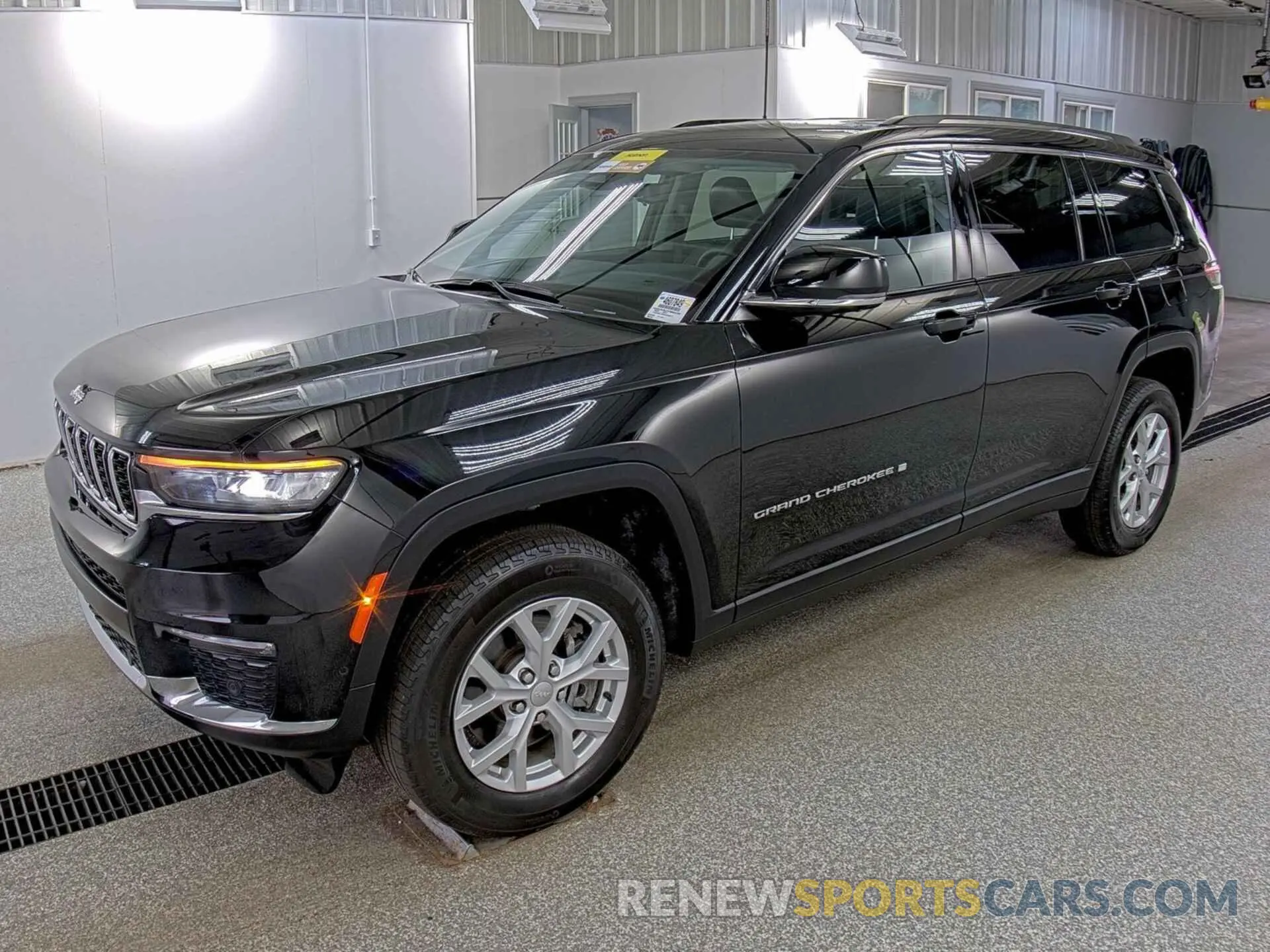 24 Photograph of a damaged car 1C4RJKBG7P8804785 JEEP GRAND CHEROKEE 2023