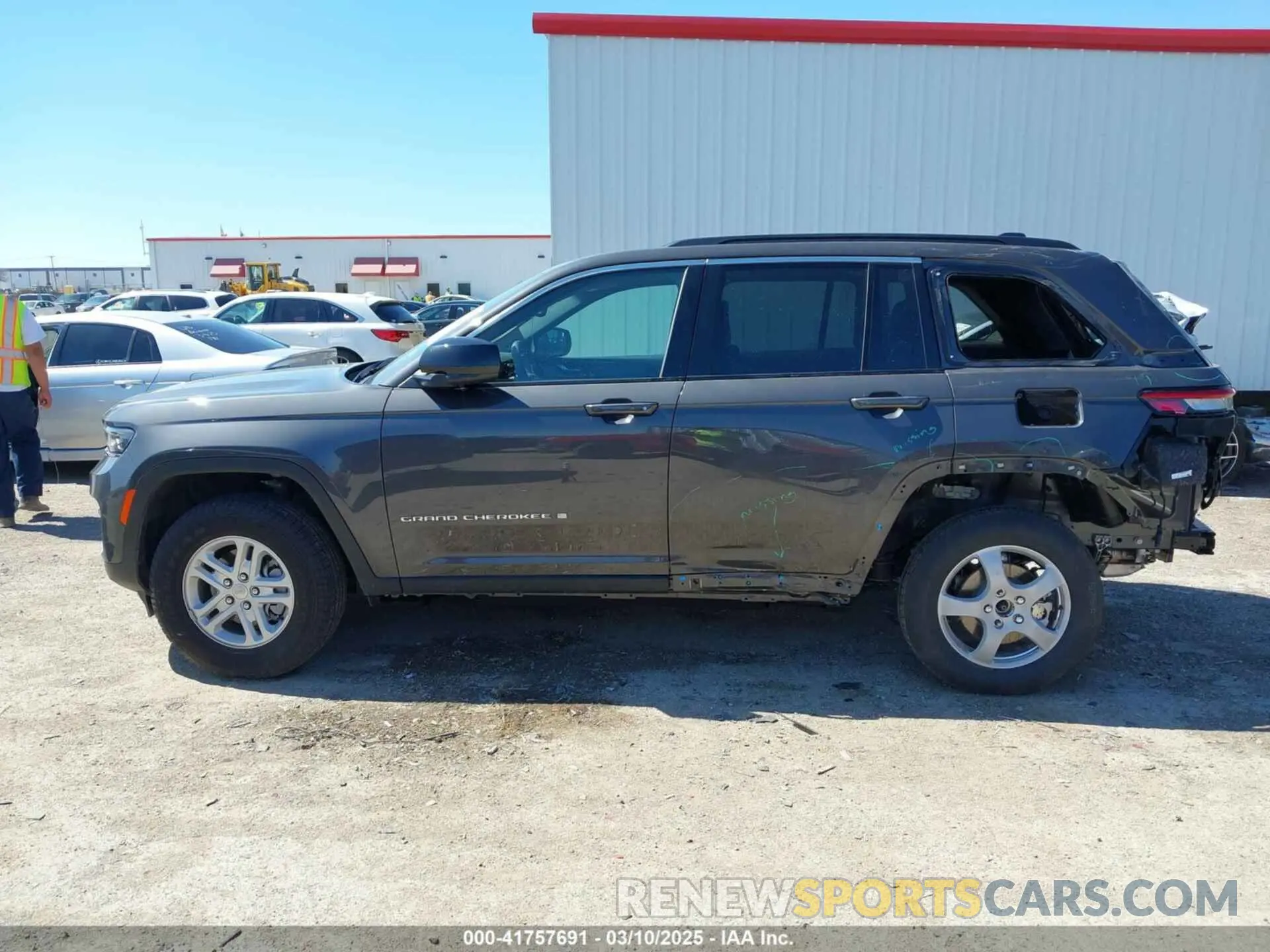 14 Photograph of a damaged car 1C4RJGAG0RC242288 JEEP GRAND CHEROKEE 2024