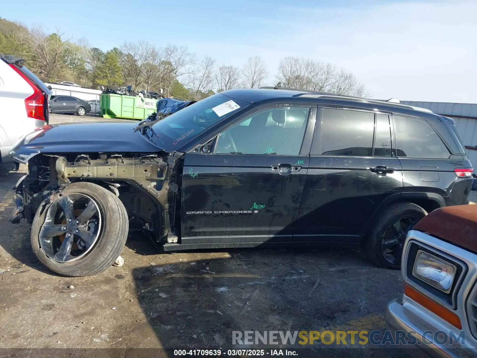 14 Photograph of a damaged car 1C4RJGAG7RC142320 JEEP GRAND CHEROKEE 2024