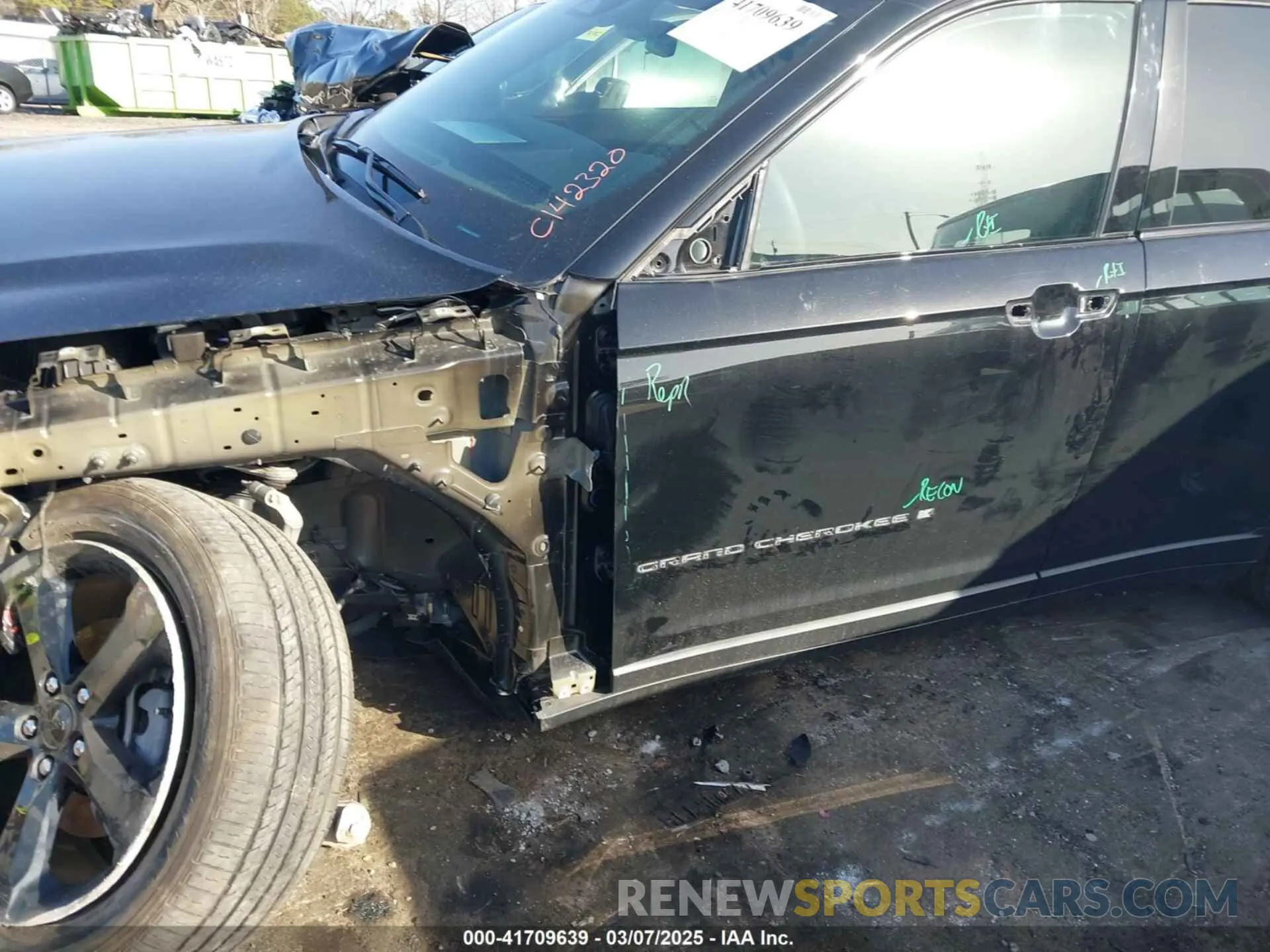 18 Photograph of a damaged car 1C4RJGAG7RC142320 JEEP GRAND CHEROKEE 2024