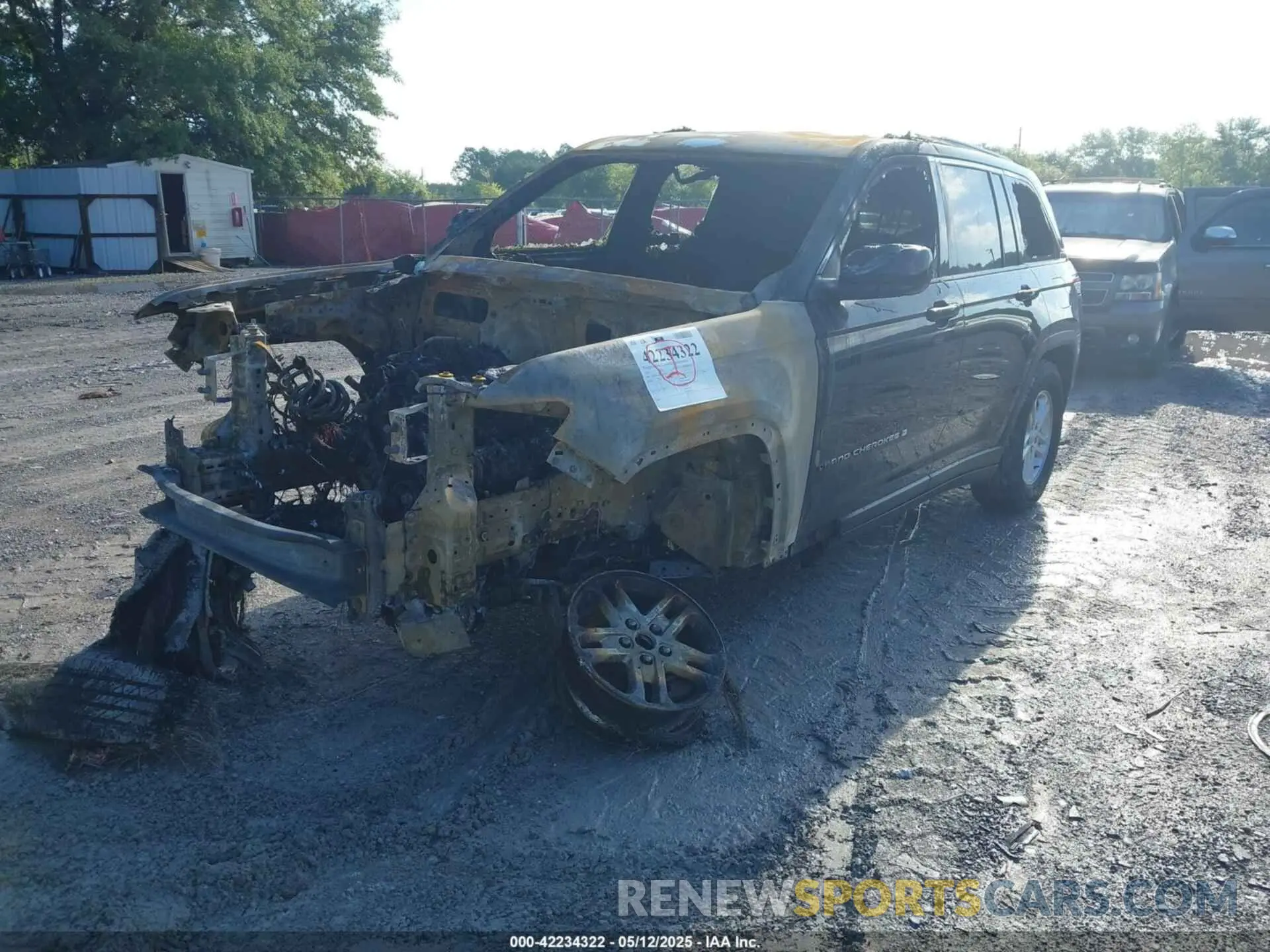 2 Photograph of a damaged car 1C4RJGAGXRC187574 JEEP GRAND CHEROKEE 2024