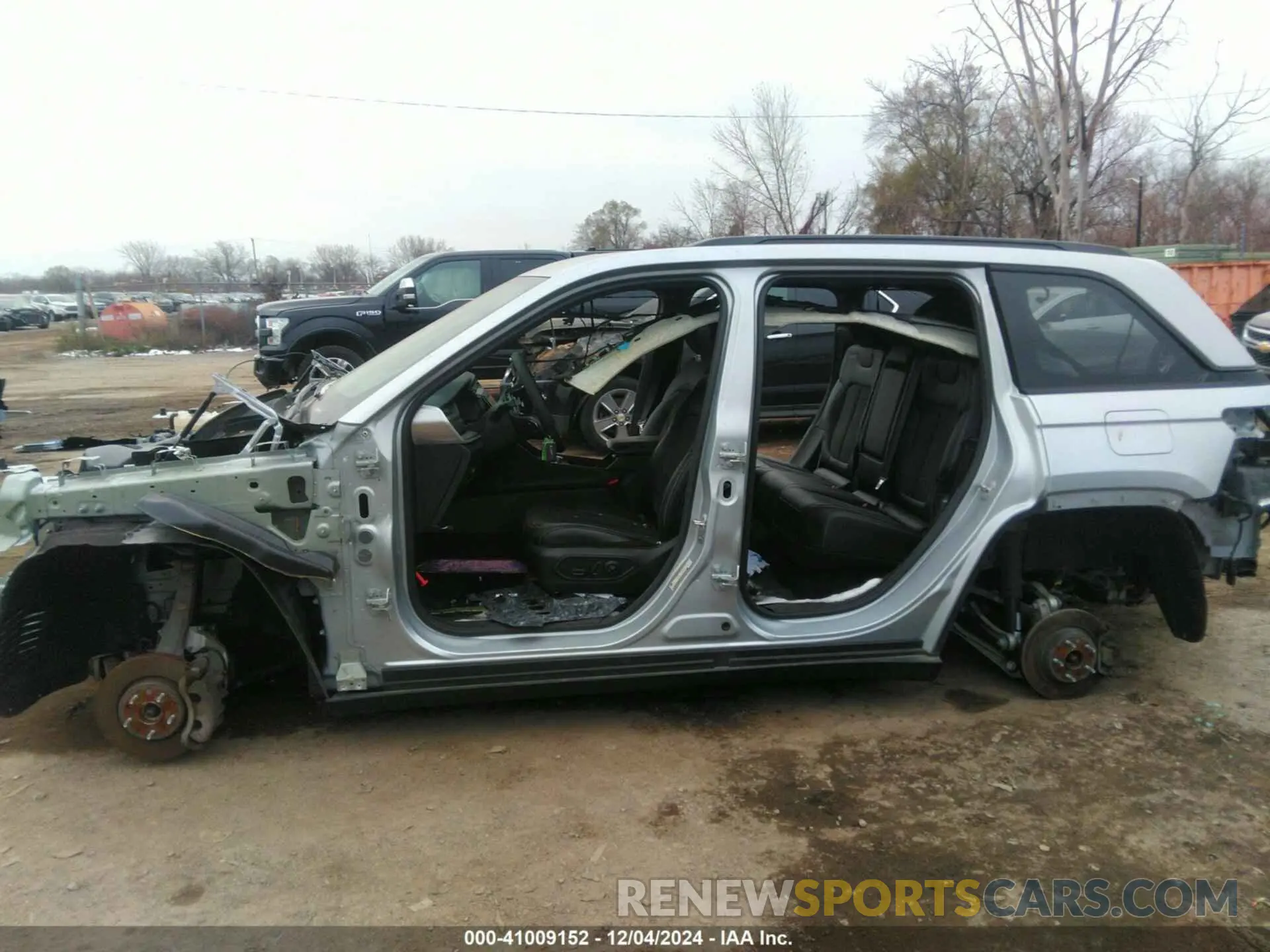 13 Photograph of a damaged car 1C4RJHAG0R8951439 JEEP GRAND CHEROKEE 2024