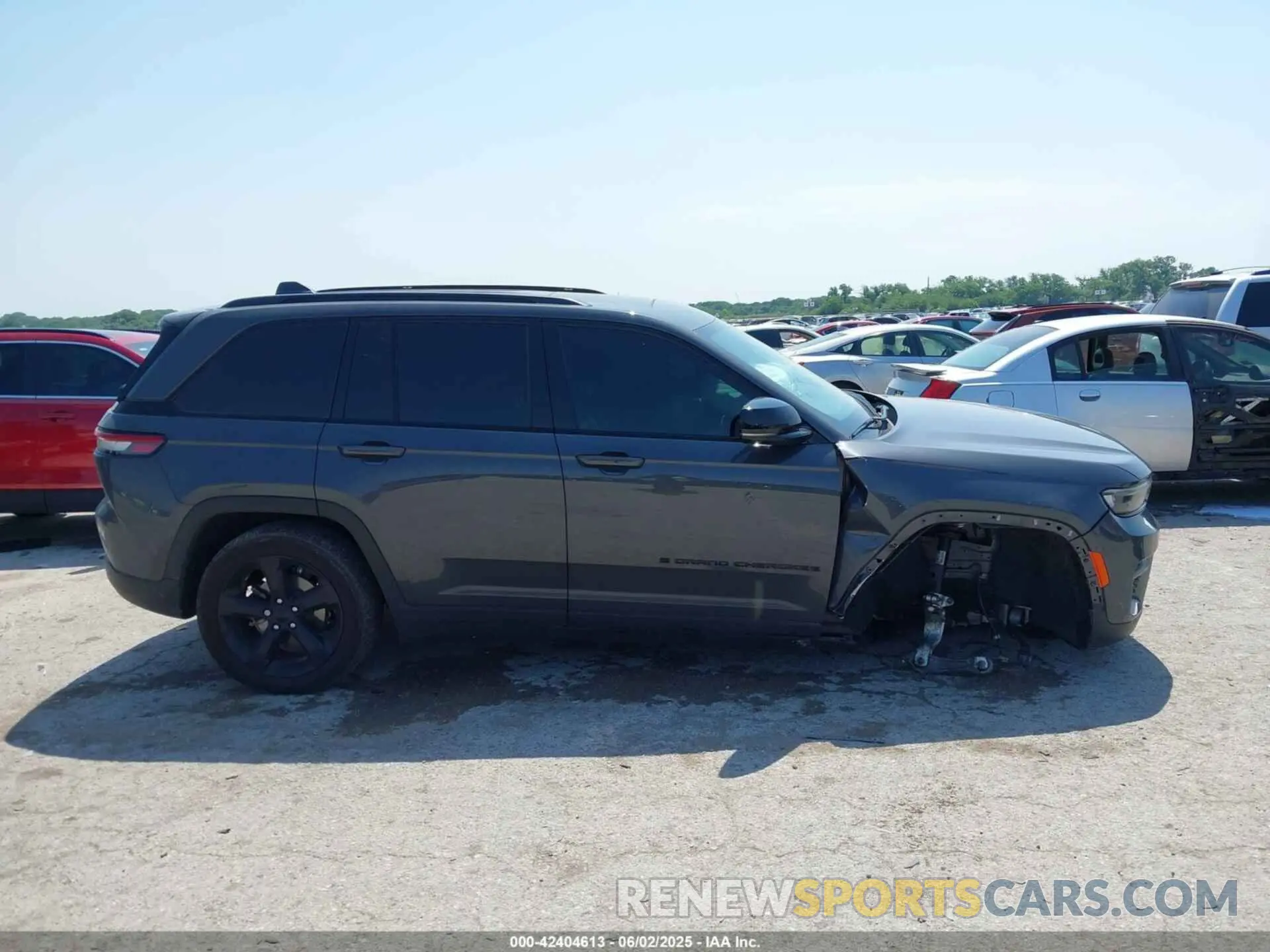 13 Photograph of a damaged car 1C4RJHAG2RC162769 JEEP GRAND CHEROKEE 2024