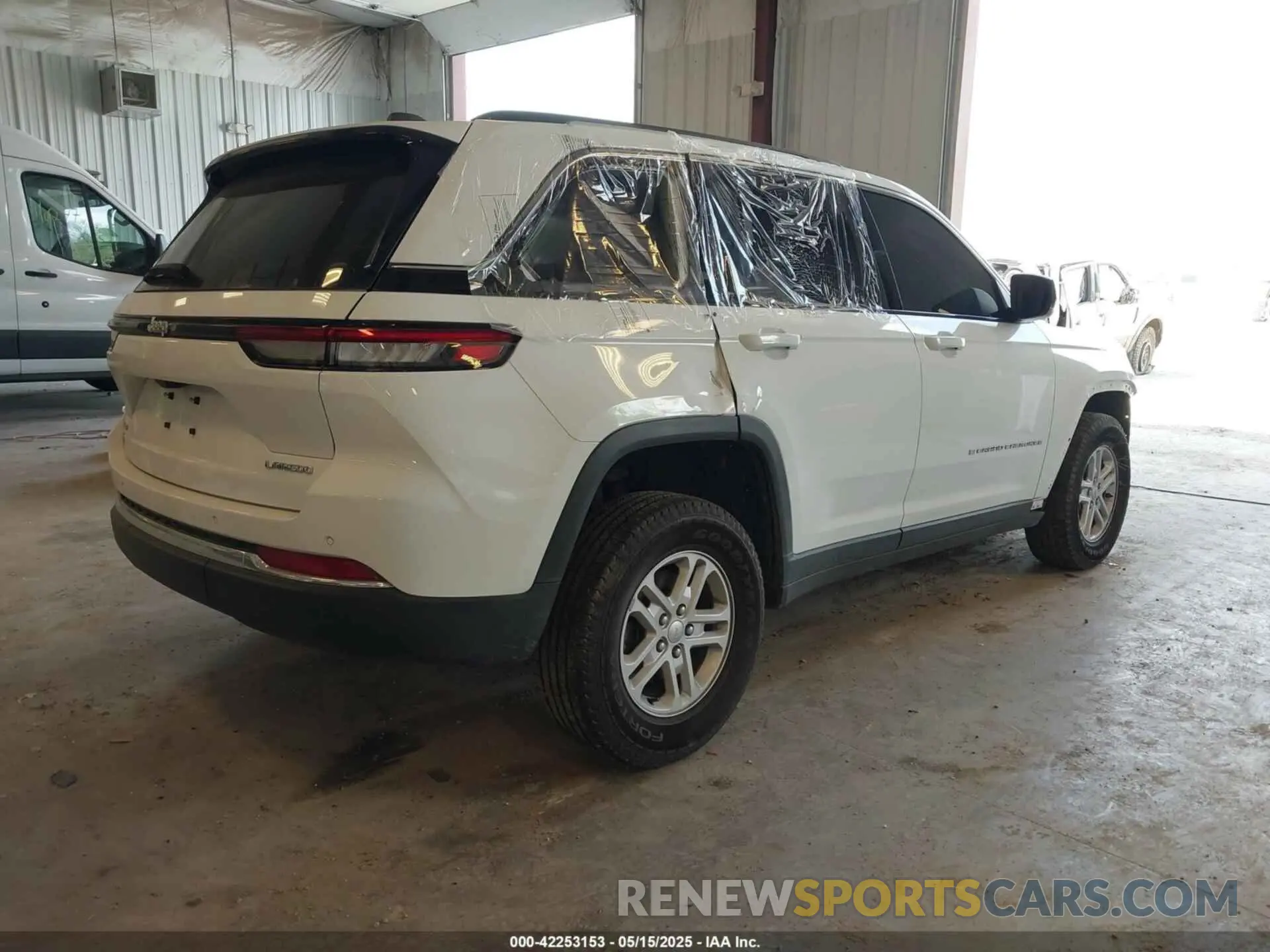 4 Photograph of a damaged car 1C4RJHAG3R8939236 JEEP GRAND CHEROKEE 2024