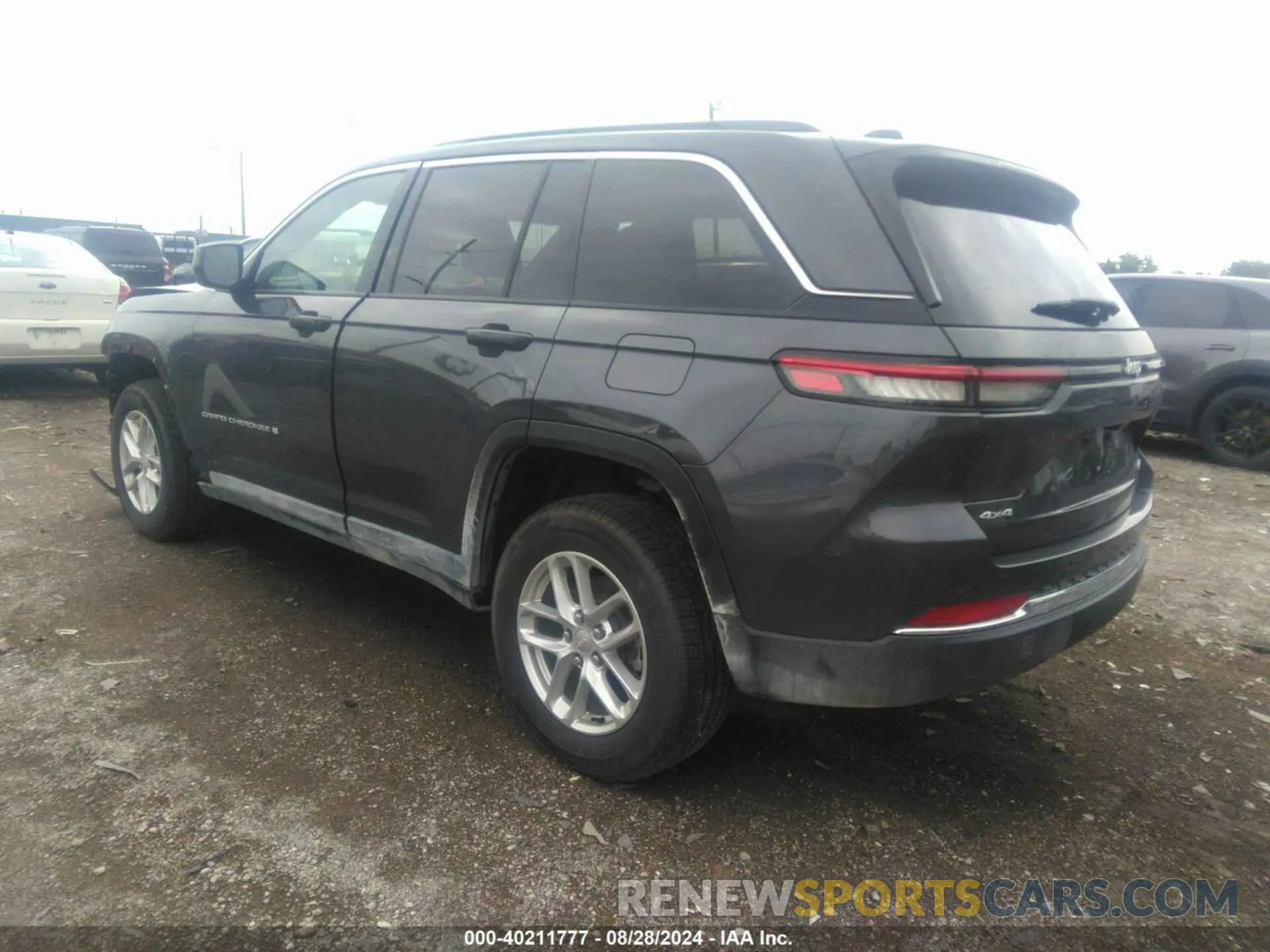 3 Photograph of a damaged car 1C4RJHAG3RC185851 JEEP GRAND CHEROKEE 2024