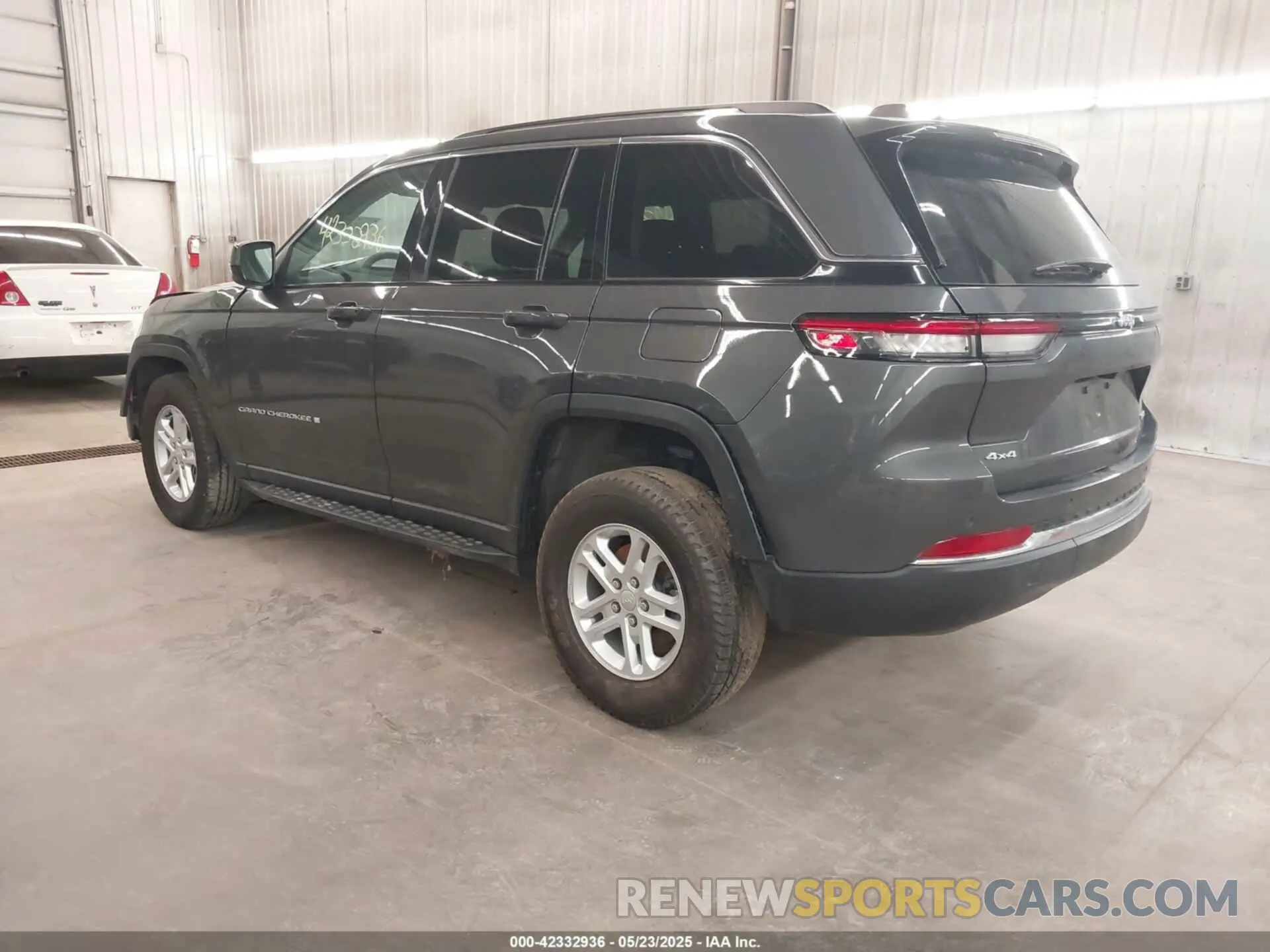 3 Photograph of a damaged car 1C4RJHAG3RC678977 JEEP GRAND CHEROKEE 2024